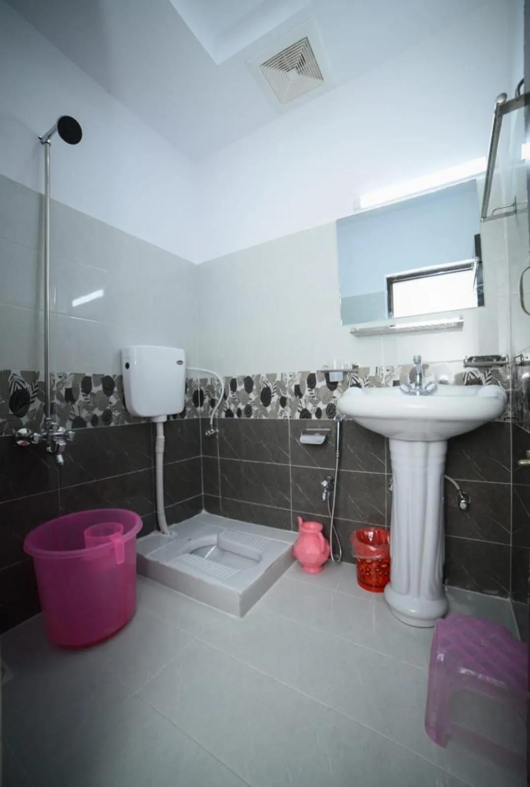 Bathroom in Royal Blue inn Hotel