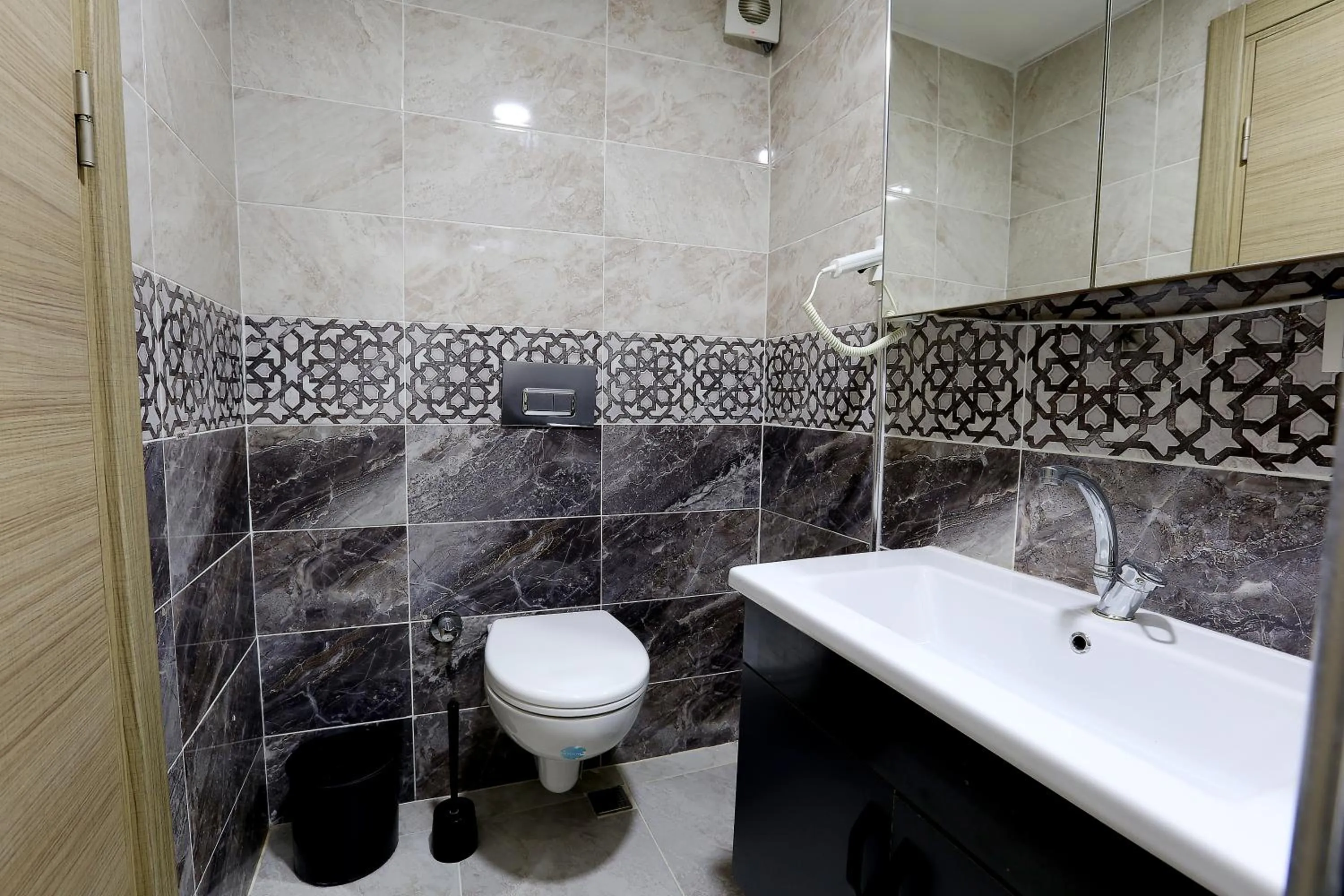 Toilet in Nişantaşı Diamond Hotel