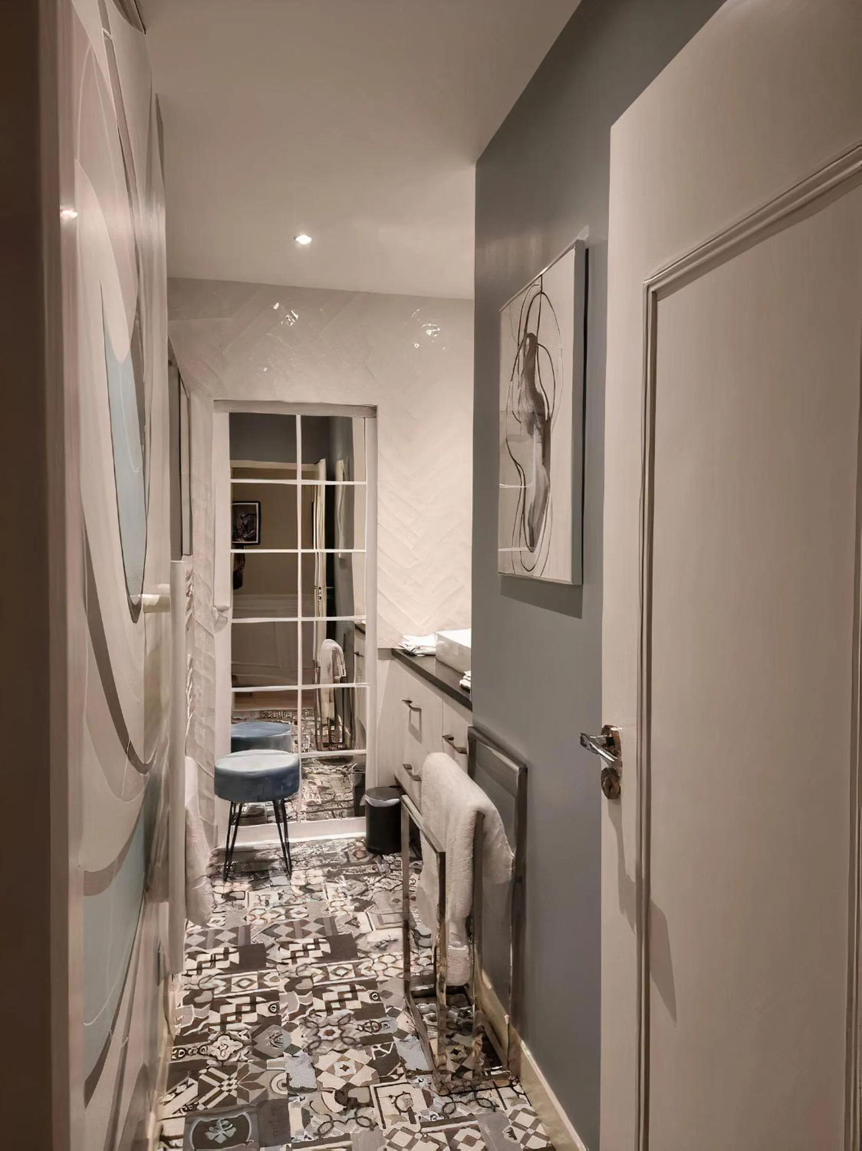 Shower in La Parenthèse du Las, Maison d'hôtes avec Piscine et Spa