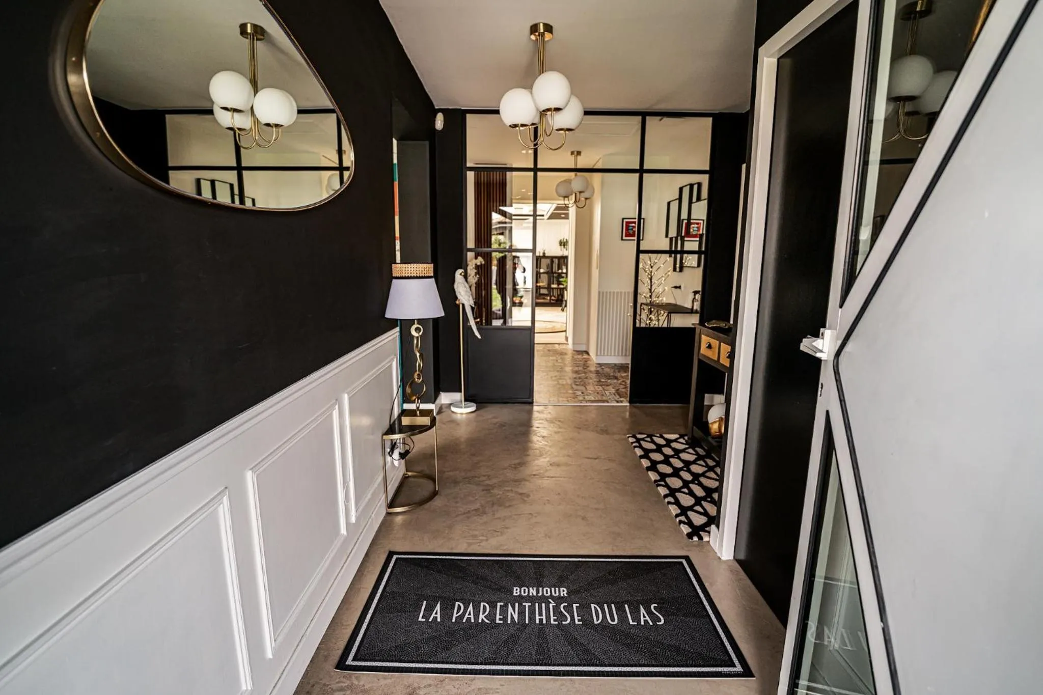 Lobby or reception in La Parenthèse du Las, Maison d'hôtes avec Piscine et Spa