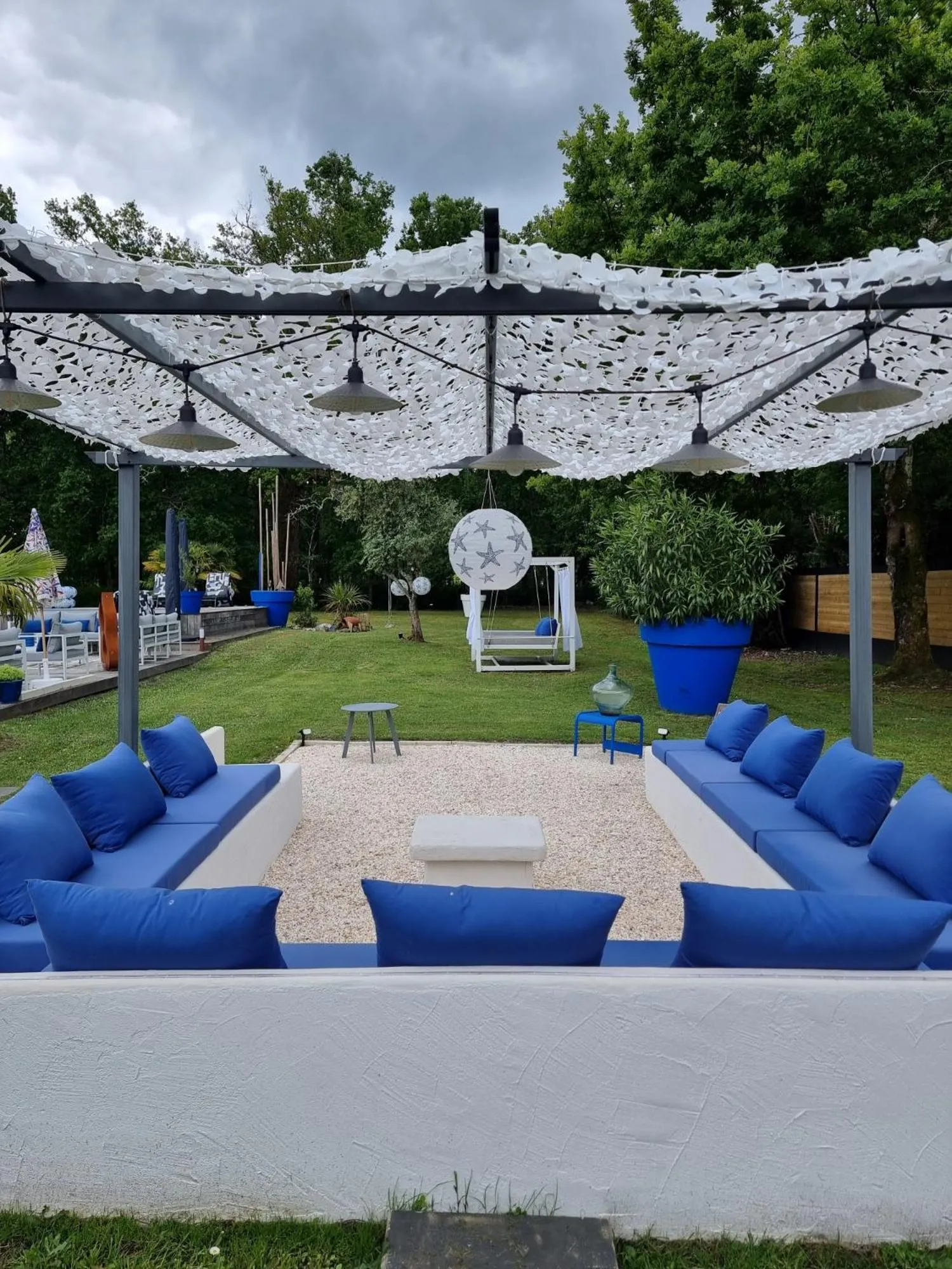 Garden in La Parenthèse du Las, Maison d'hôtes avec Piscine et Spa