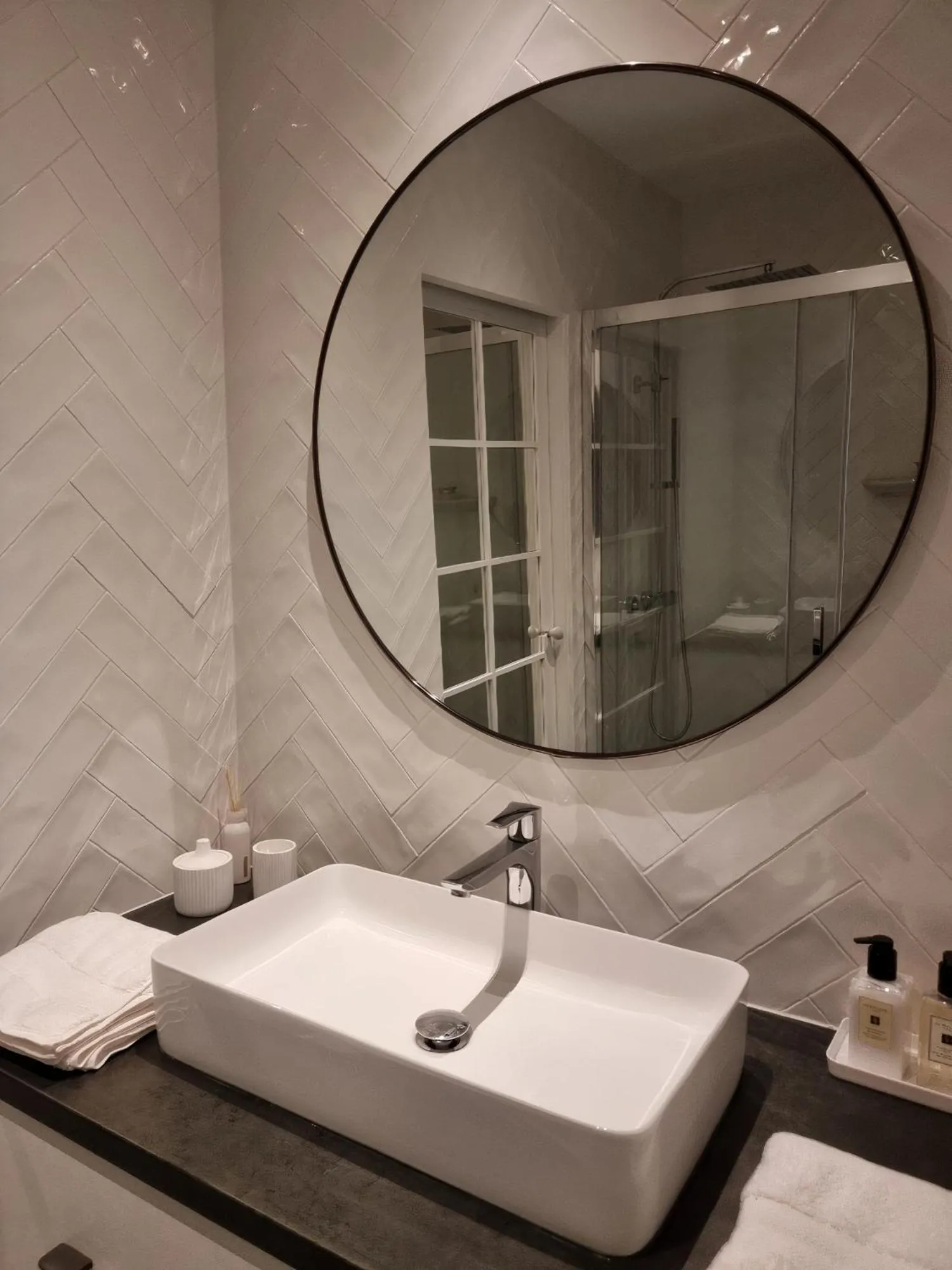 Bathroom in La Parenthèse du Las, Maison d'hôtes avec Piscine et Spa