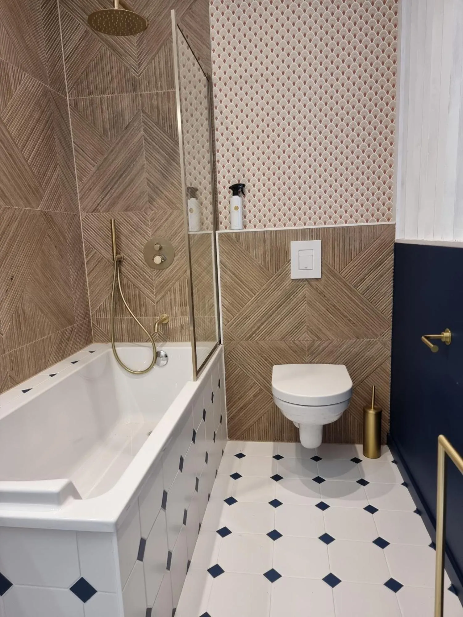 Bathroom in La Parenthèse du Las, Maison d'hôtes avec Piscine et Spa