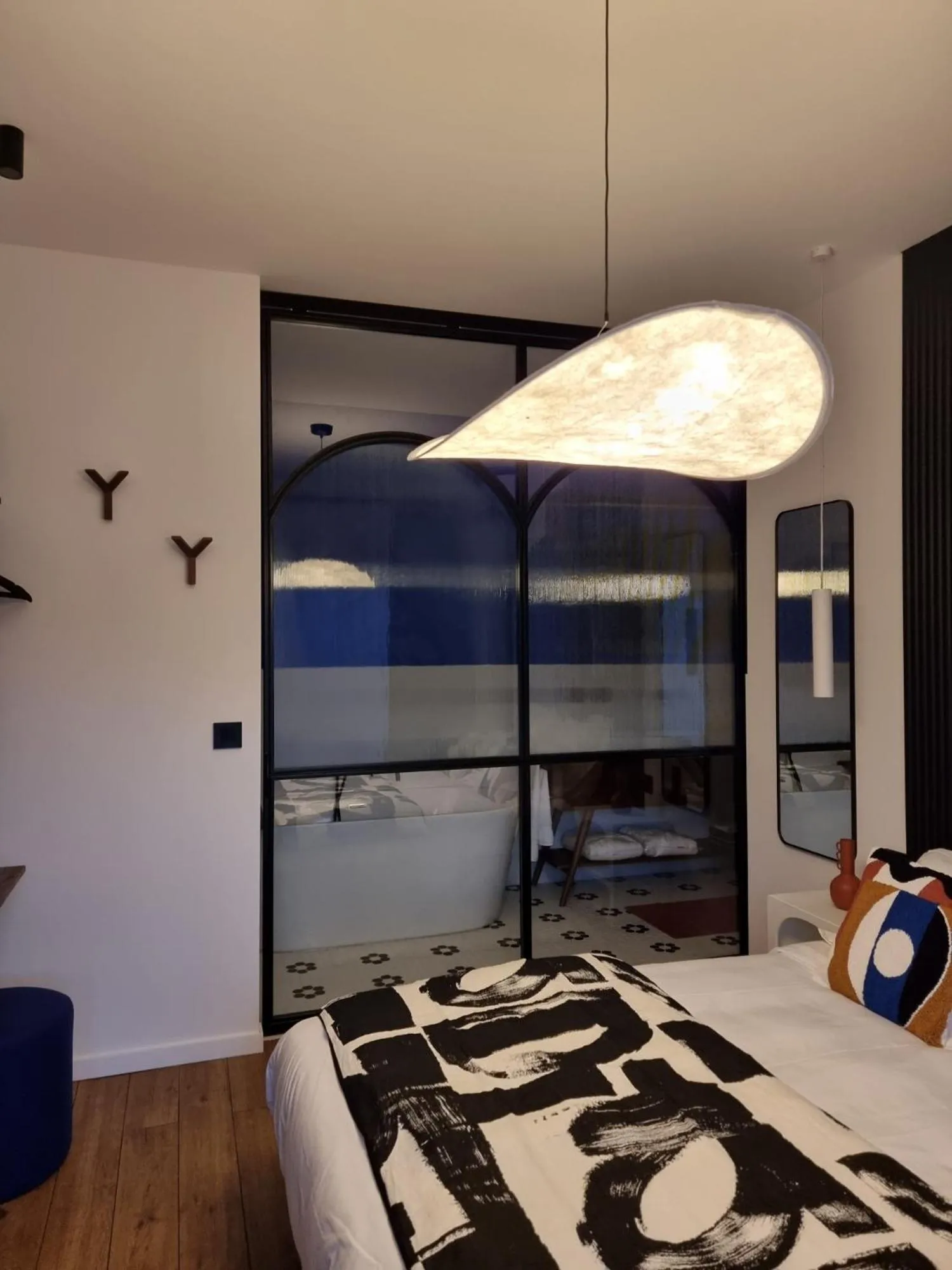 Bedroom, Bed in La Parenthèse du Las, Maison d'hôtes avec Piscine et Spa