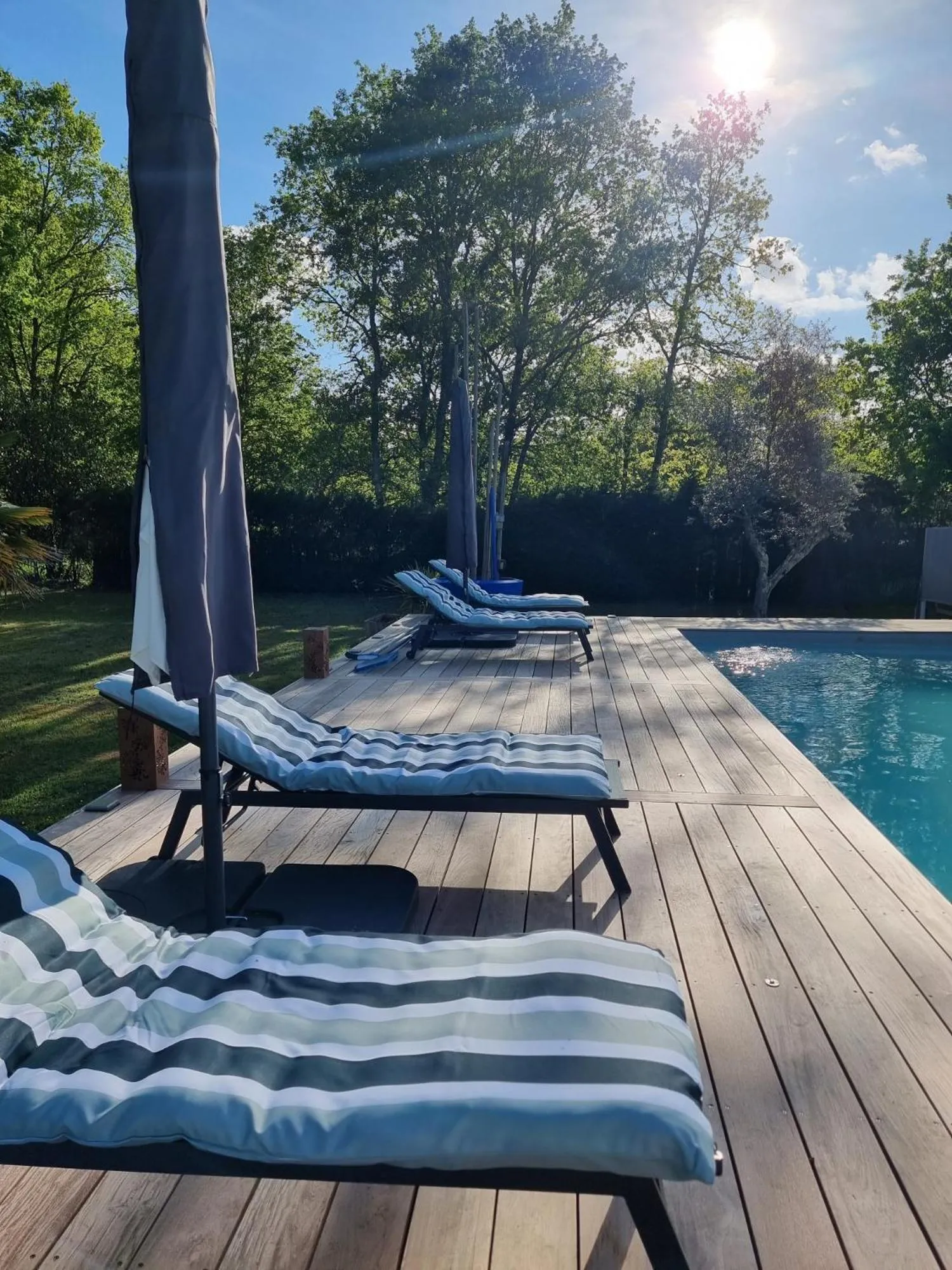 Patio in La Parenthèse du Las, Maison d'hôtes avec Piscine et Spa