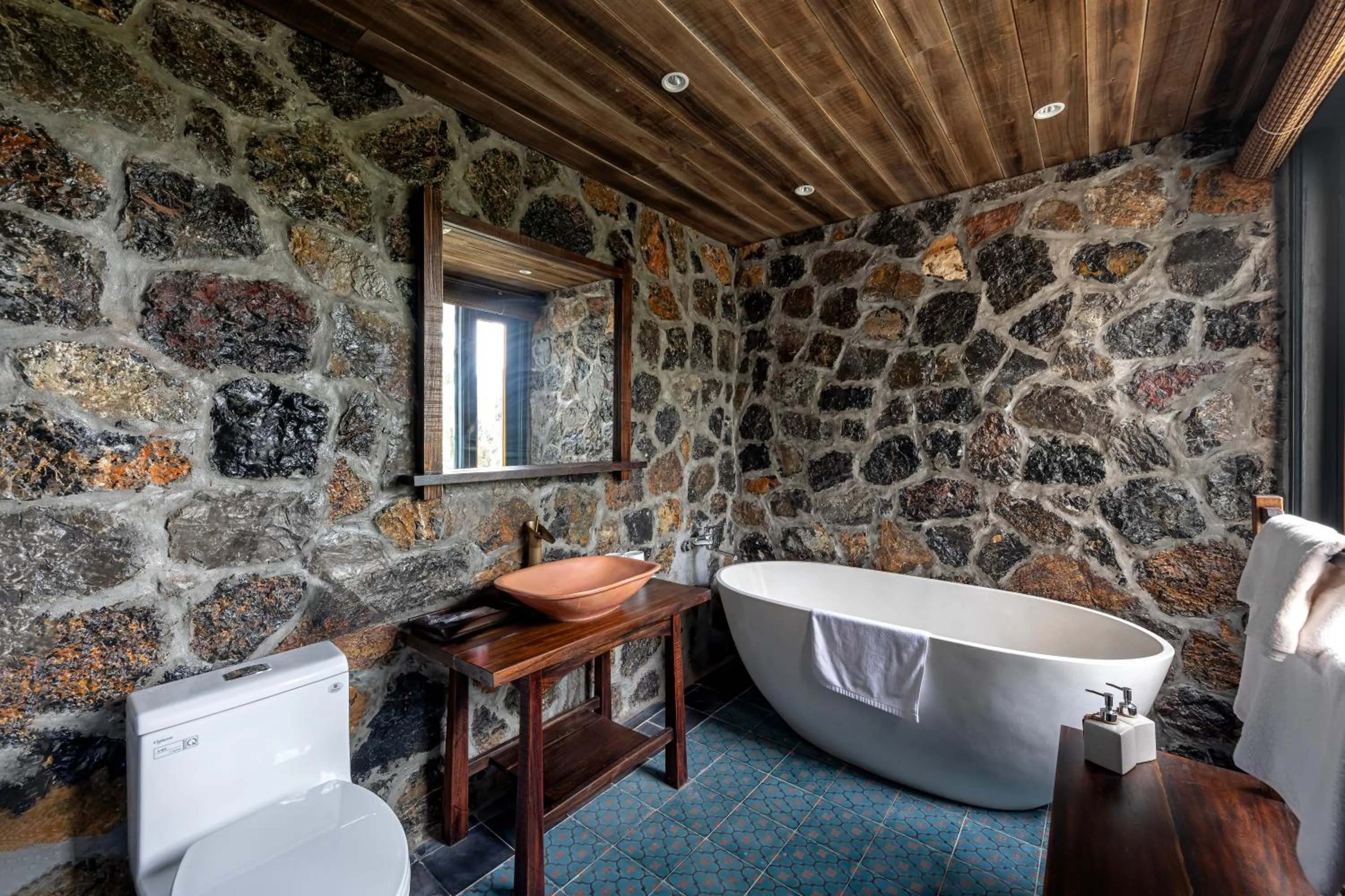 Bath in ChezCao Rice Field Ecolodge Ninh Binh