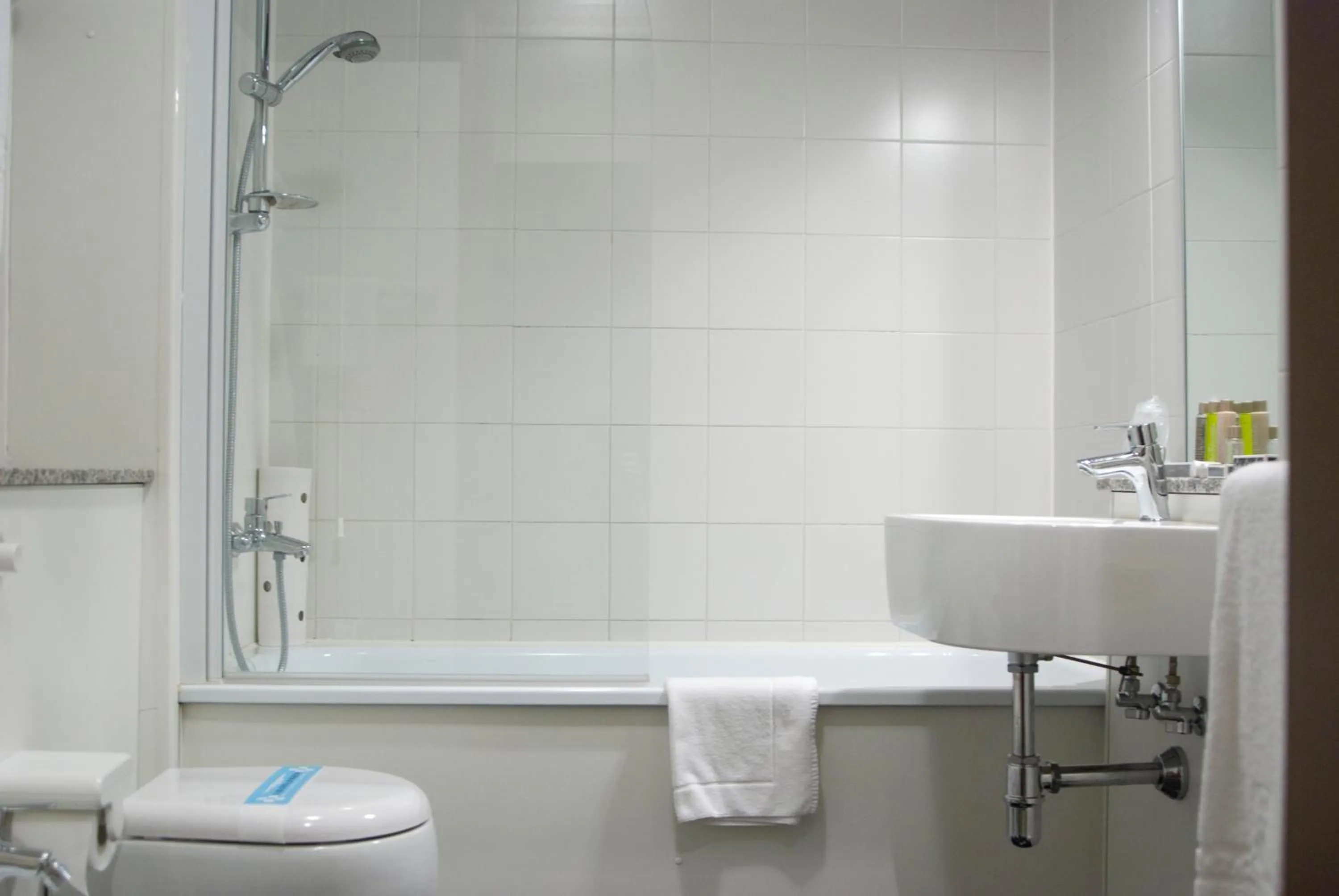 Bathroom in JR Hotels Bologna Amadeus