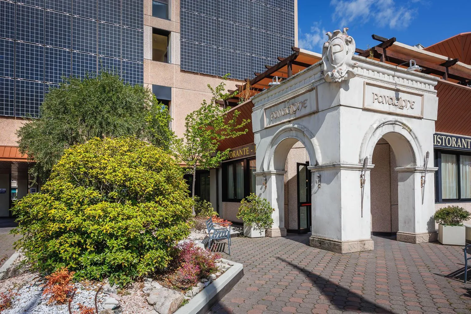 Restaurant/places to eat in JR Hotels Bologna Amadeus