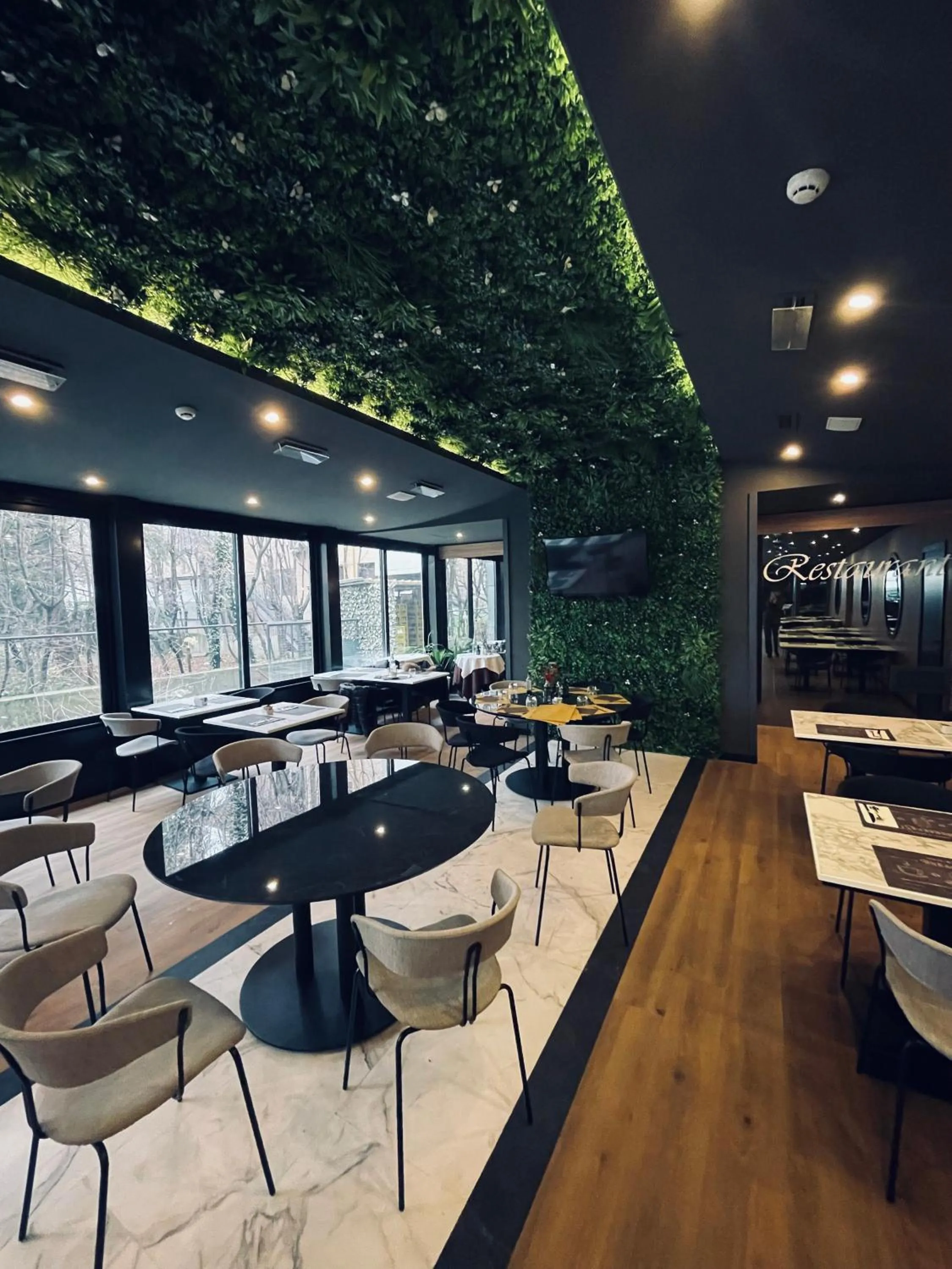 Restaurant/places to eat in JR Hotels Bologna Amadeus