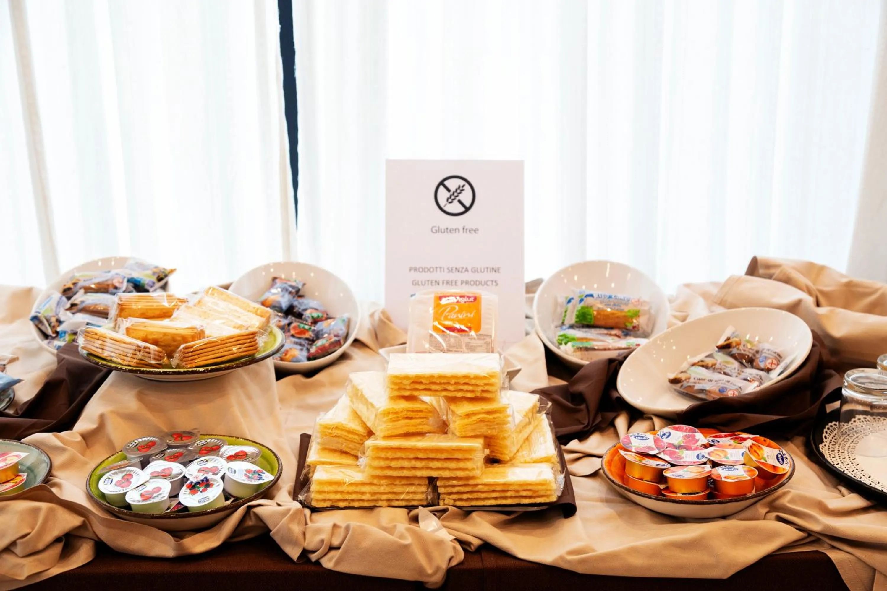 Buffet breakfast in JR Hotels Bologna Amadeus