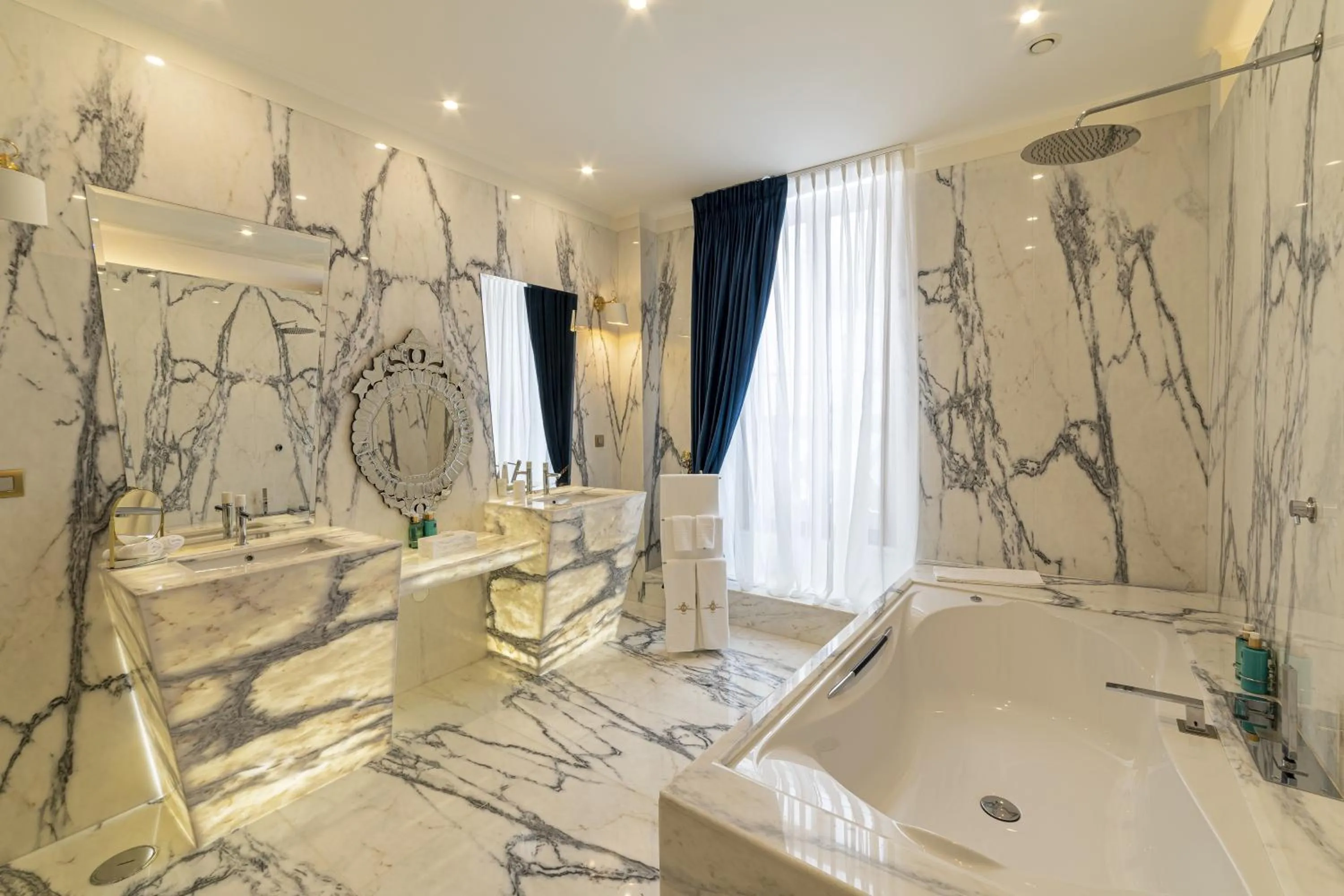 Toilet in Sintra Marmòris Camélia