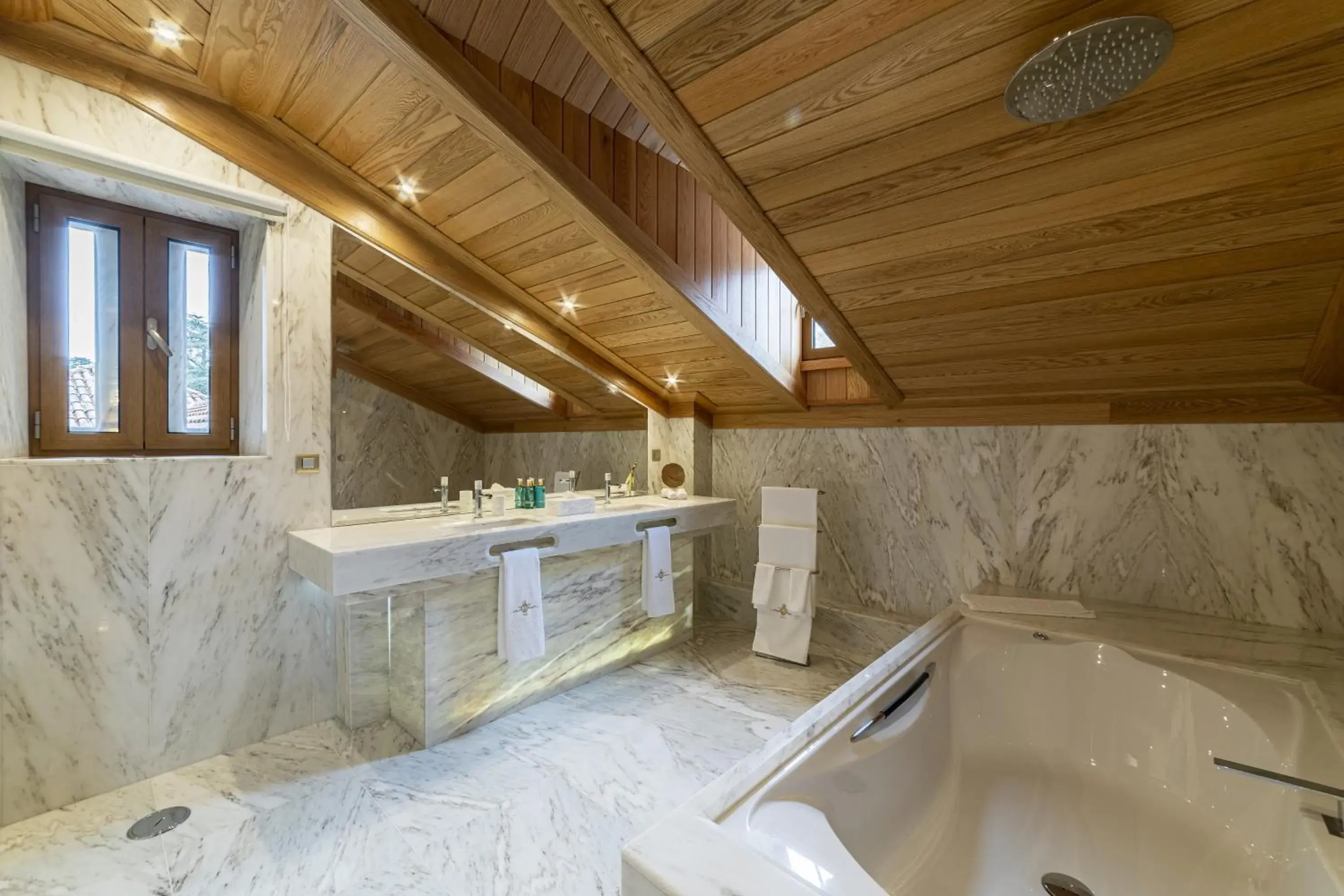 Deluxe Suite in Sintra Marmòris Camélia Deluxe Suite in Sintra Marmòris Camélia