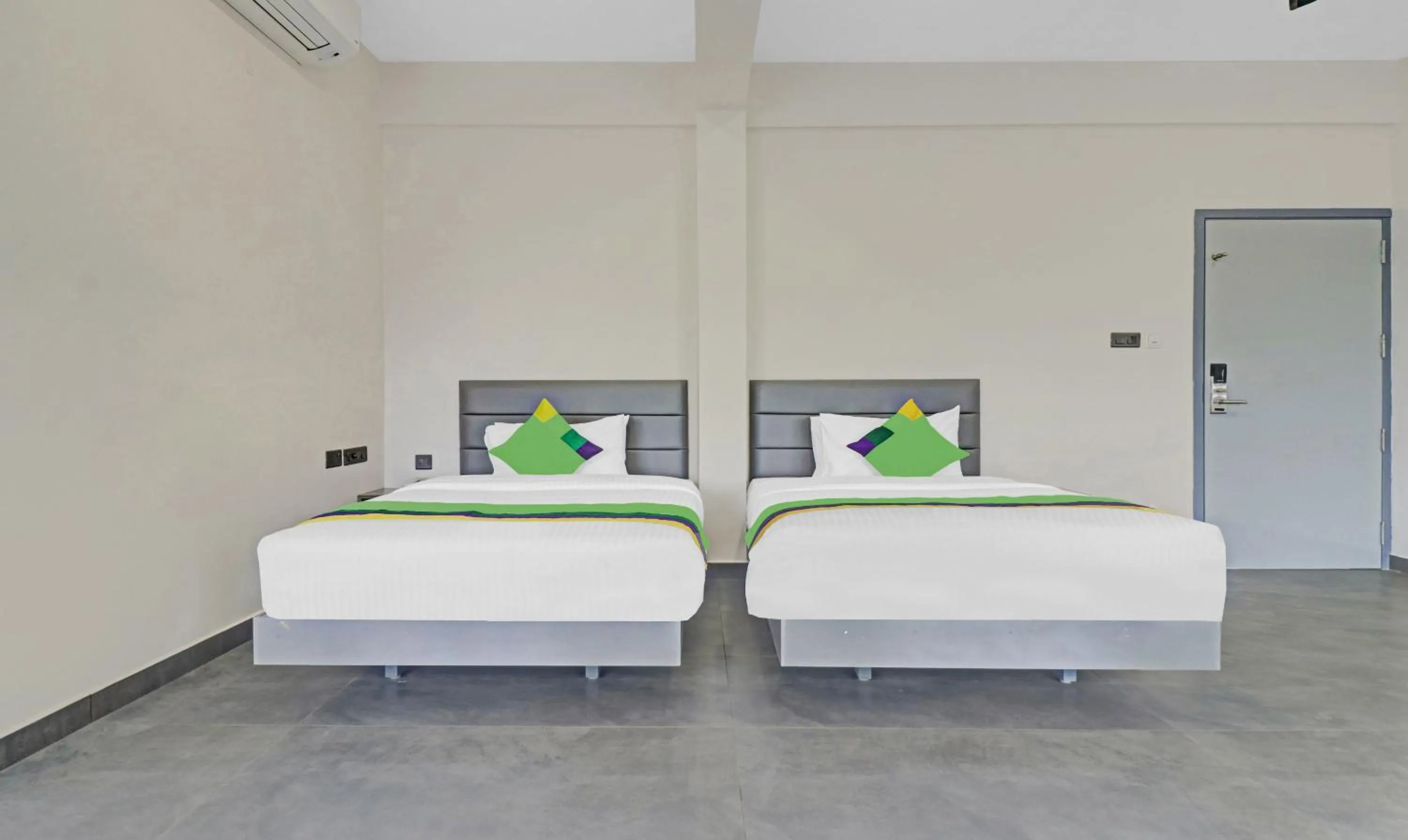 Bedroom, Bed in Treebo Grand Vistara Airport Suites