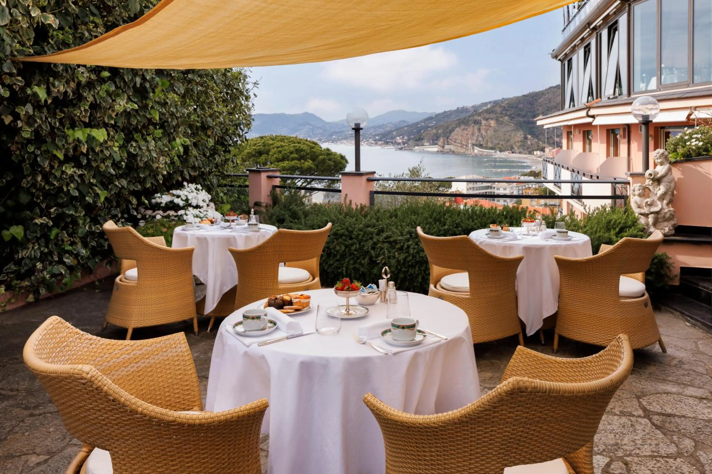 Restaurant/places to eat in Hotel Vis à Vis