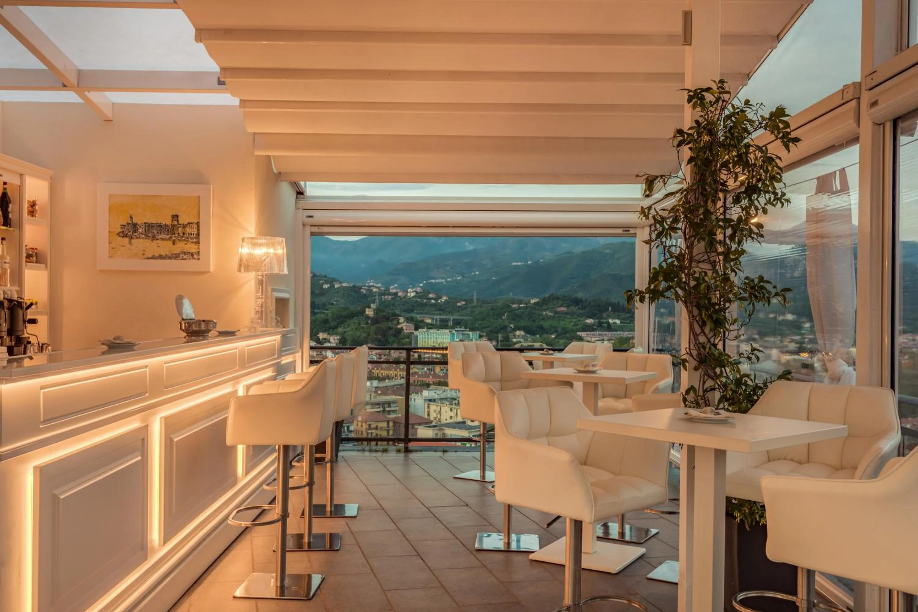 Lounge or bar in Hotel Vis à Vis