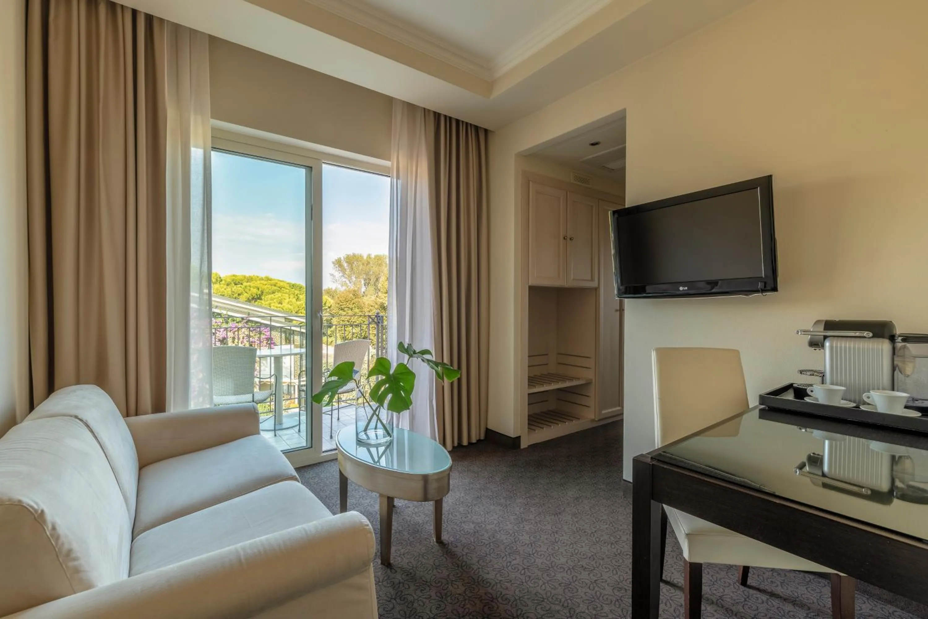 Seating area in Villa Rosa Hotel Desenzano