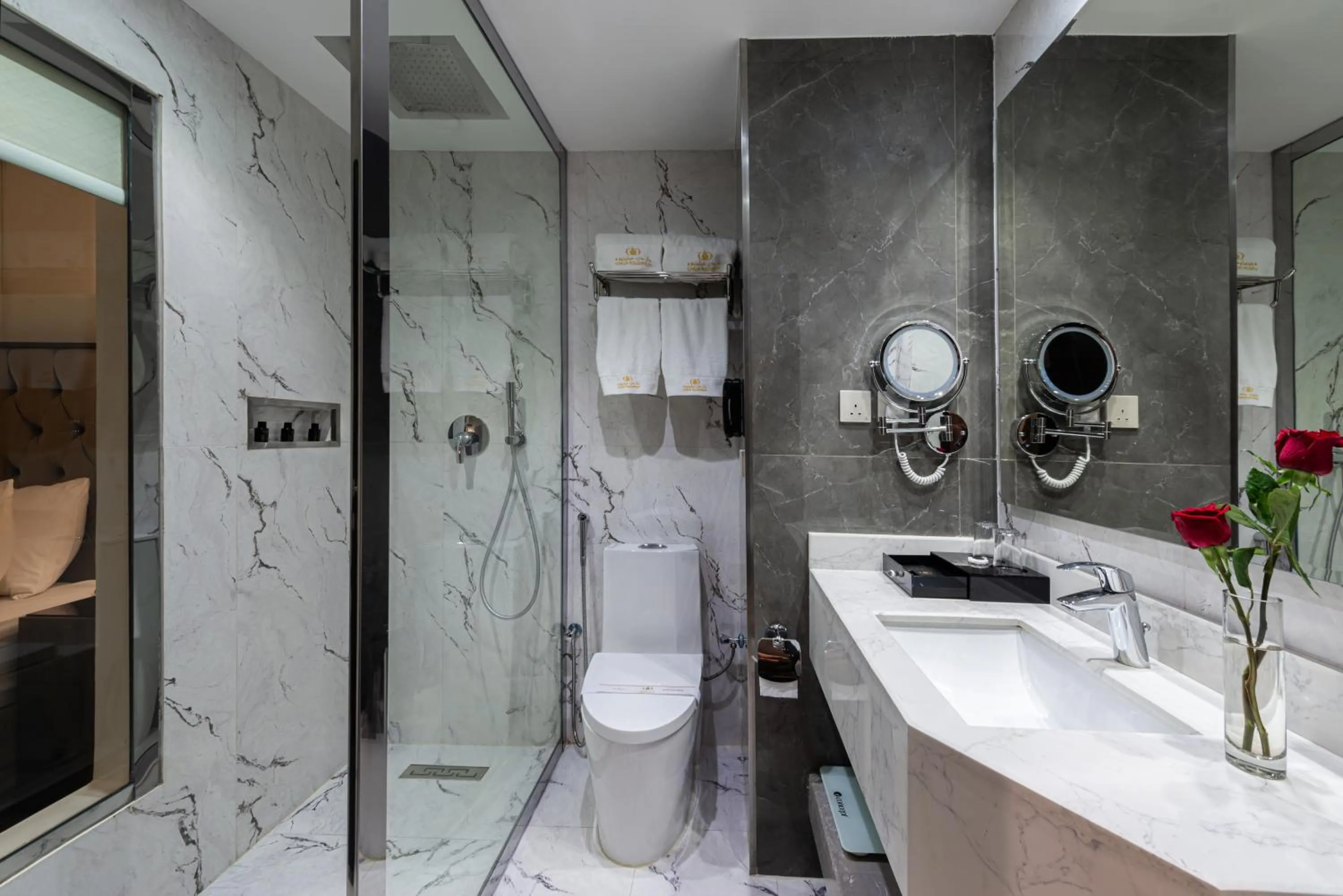 Shower in Abha Gardn Millennium Hotel