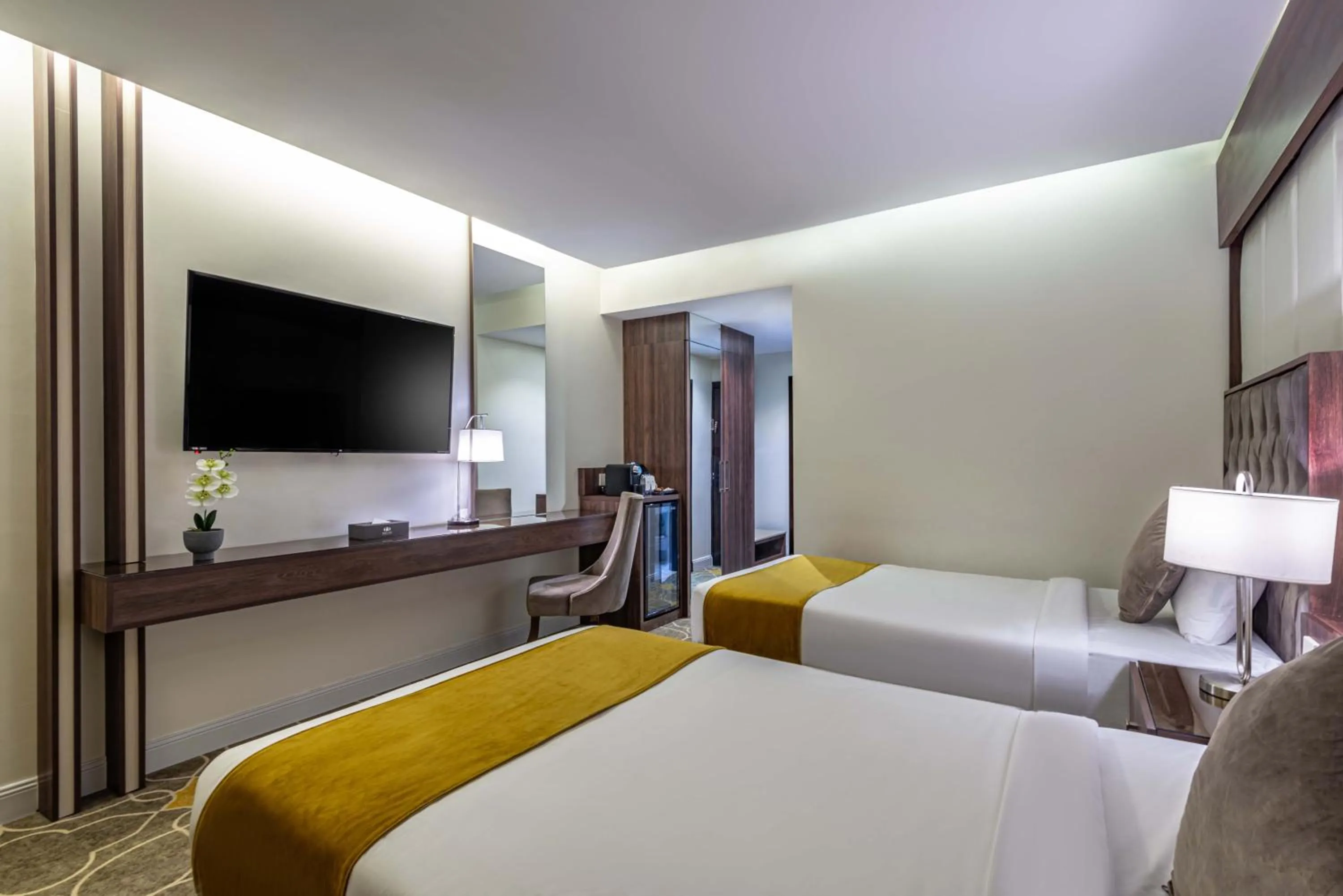 TV and multimedia, Bed in Abha Gardn Millennium Hotel