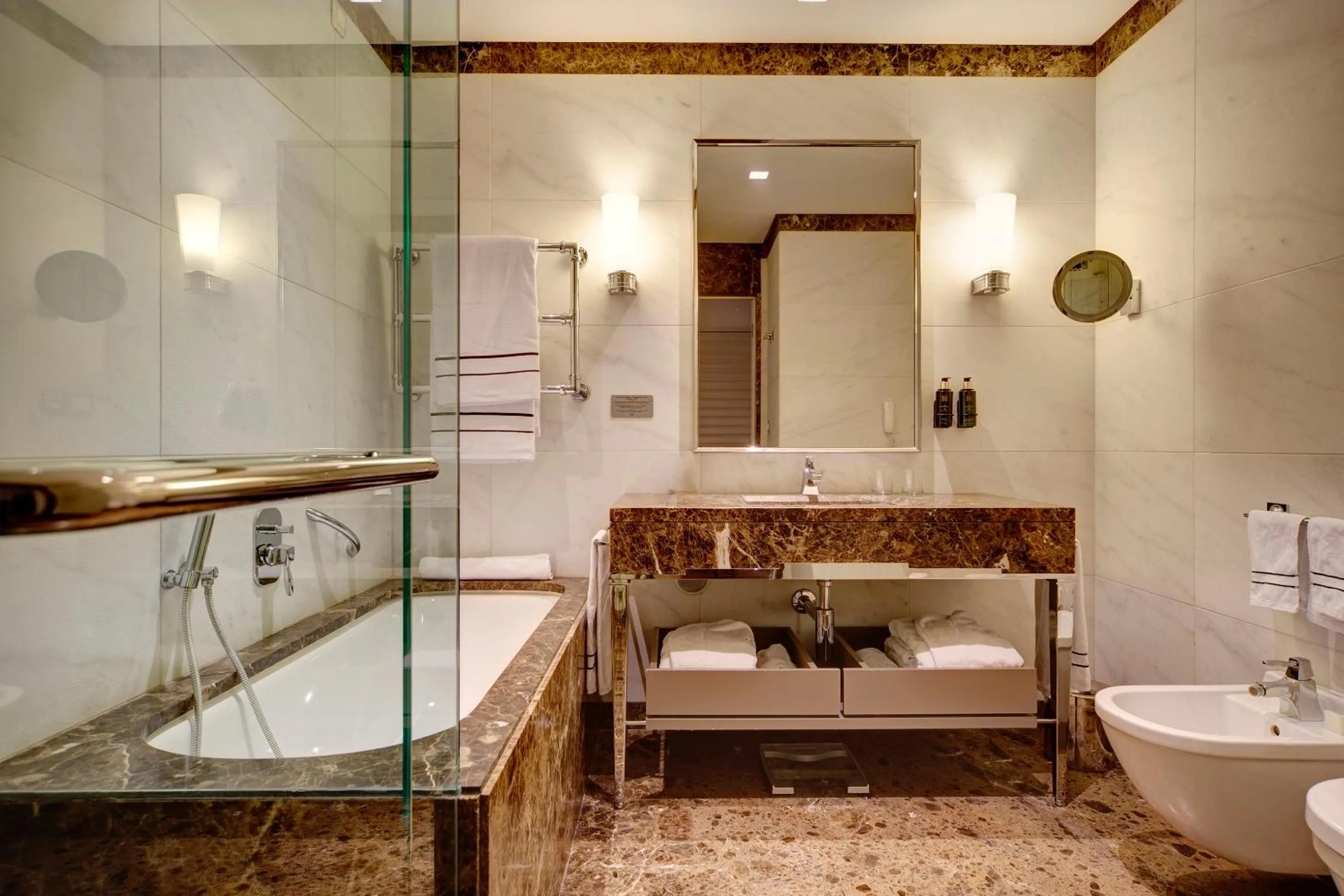 Toilet in Meliá Genova