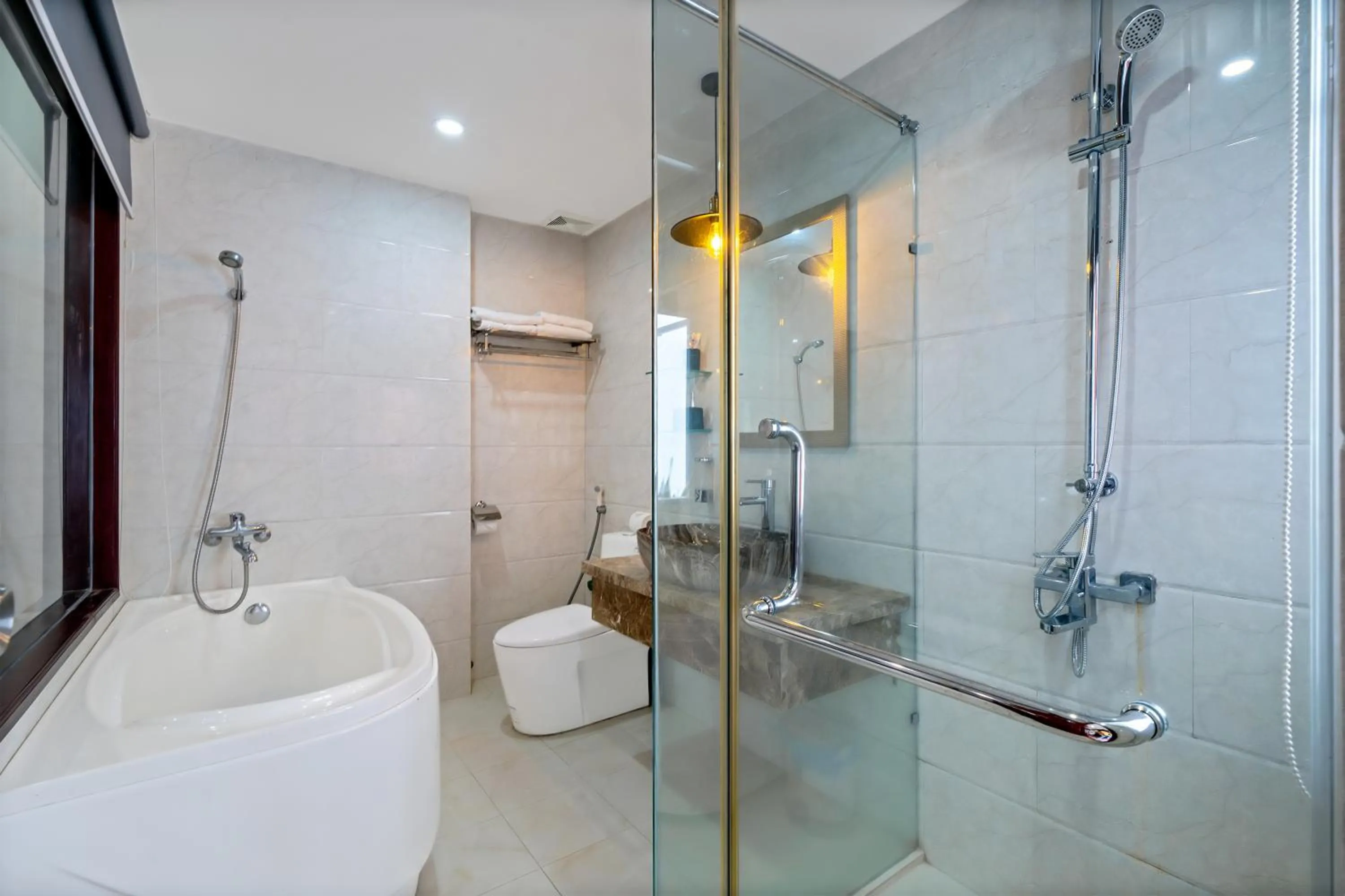 Bathroom in 1 Stop Dory Hotel