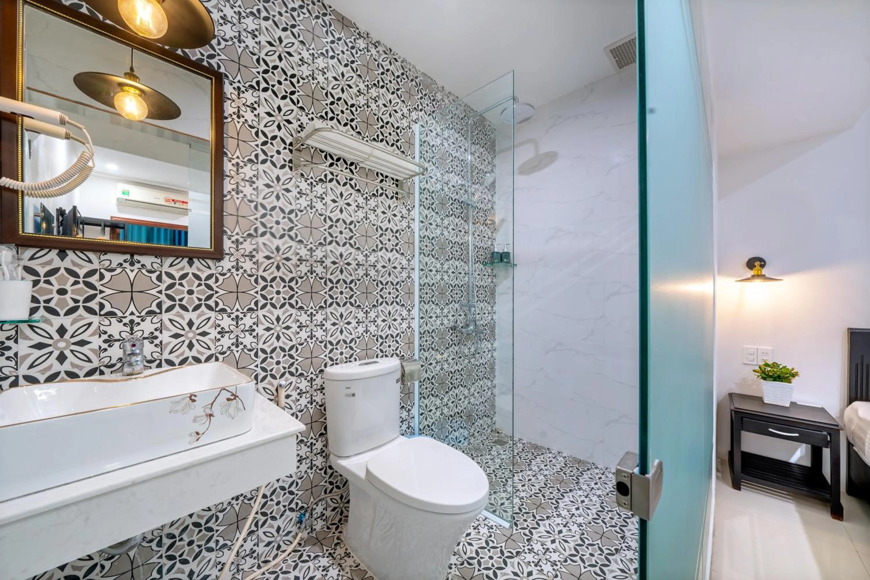 Bathroom in 1 Stop Dory Hotel