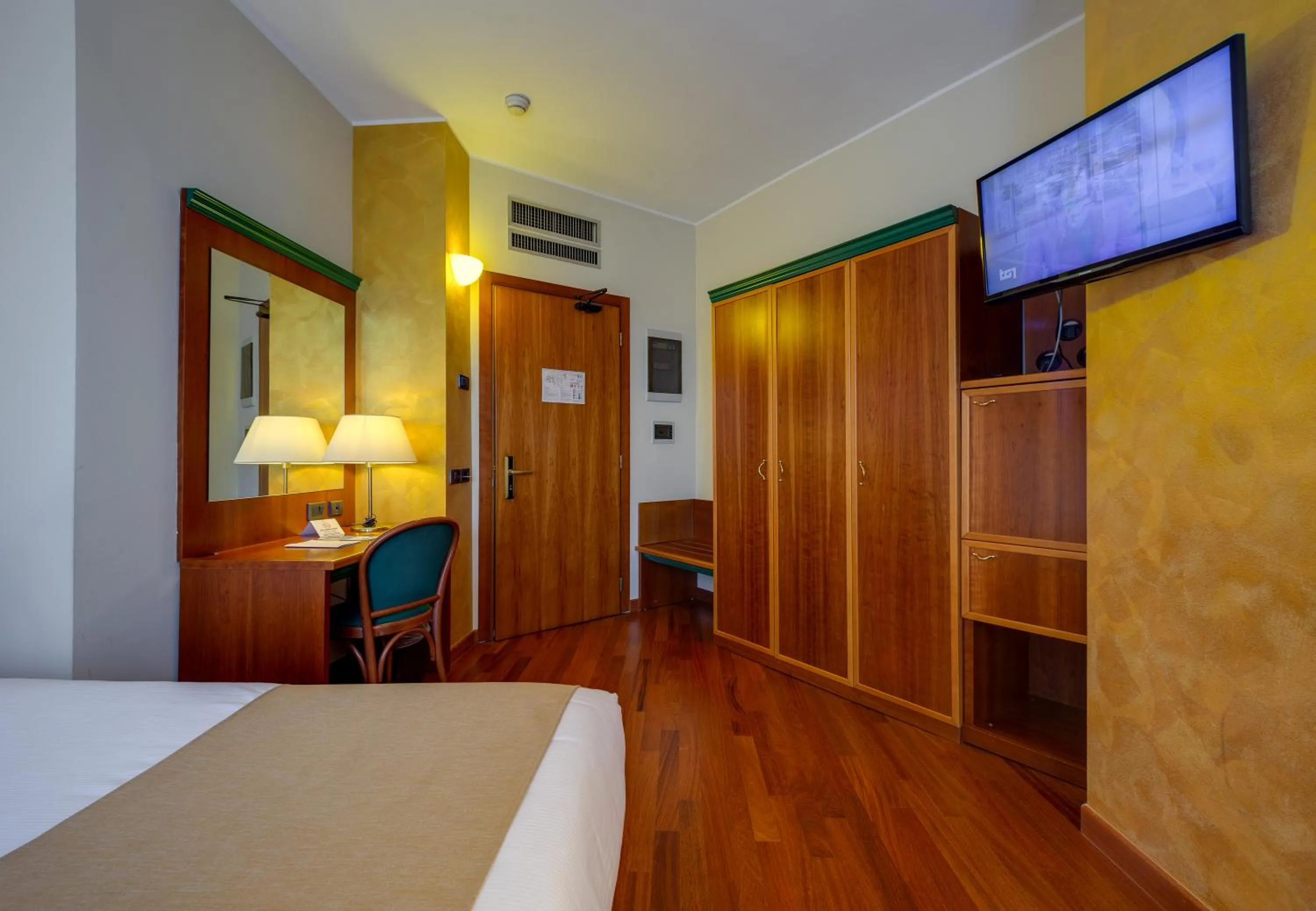Single Room in Hotel Raffaello