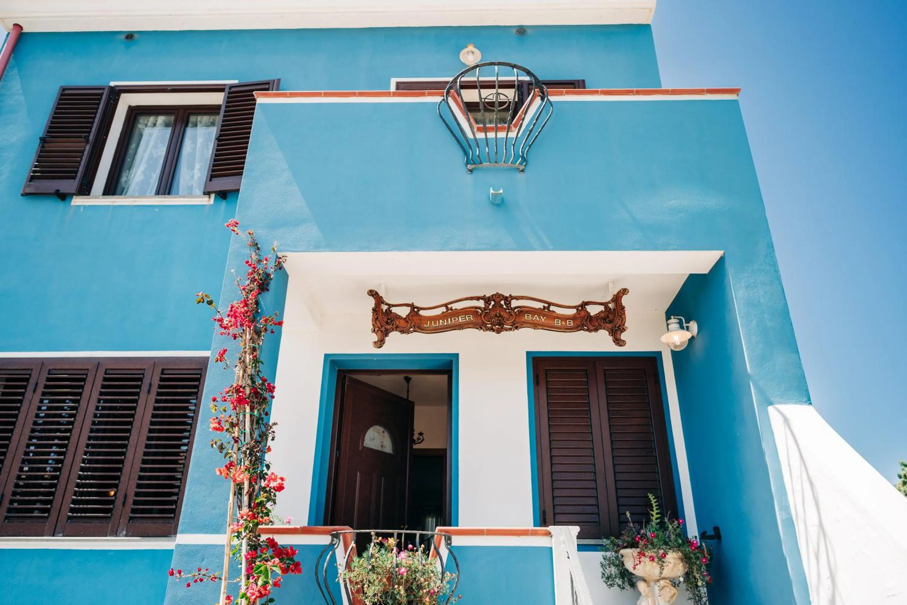 Facade/entrance in Juniper Bay