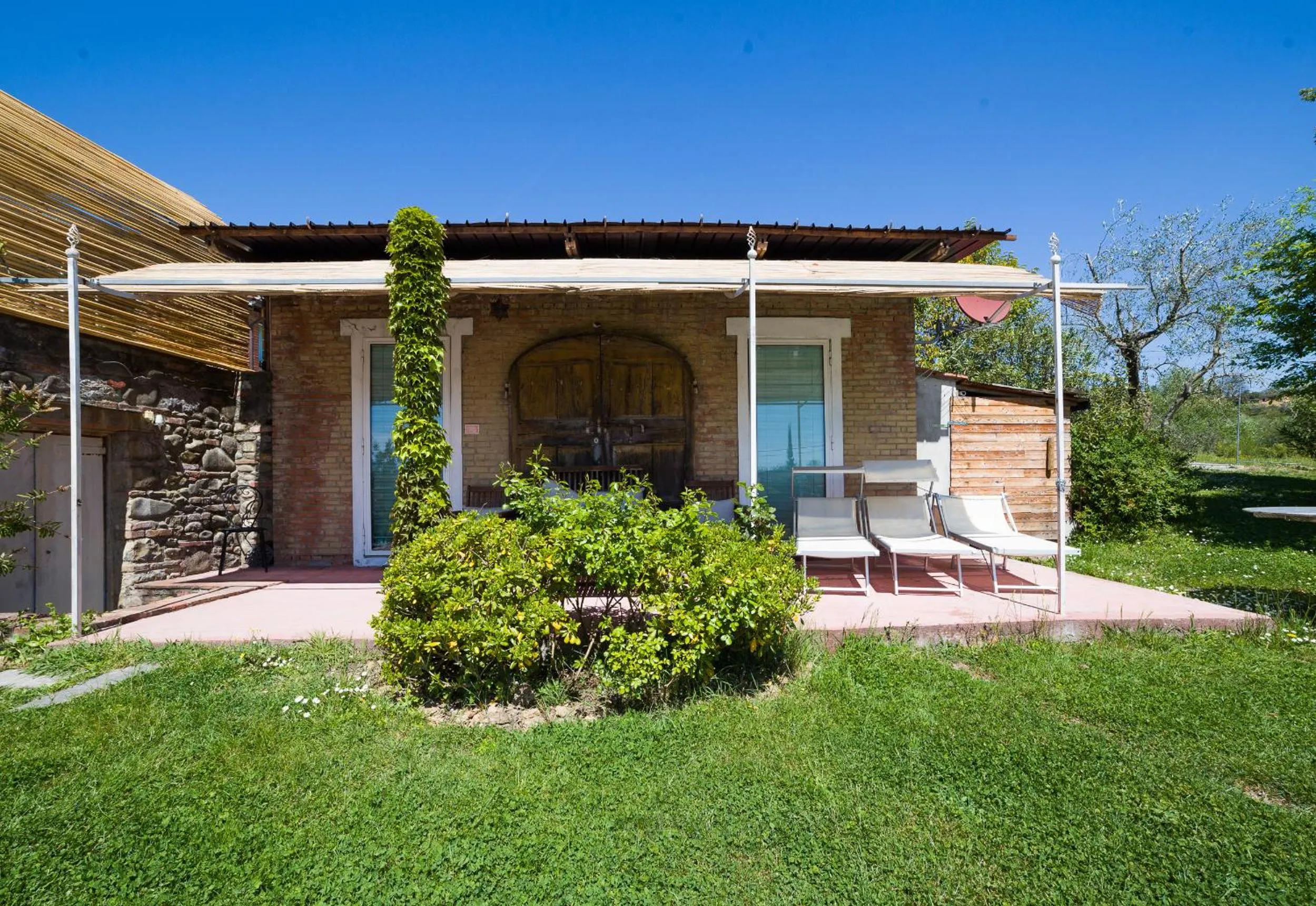 Garden view in Relais Del Lago