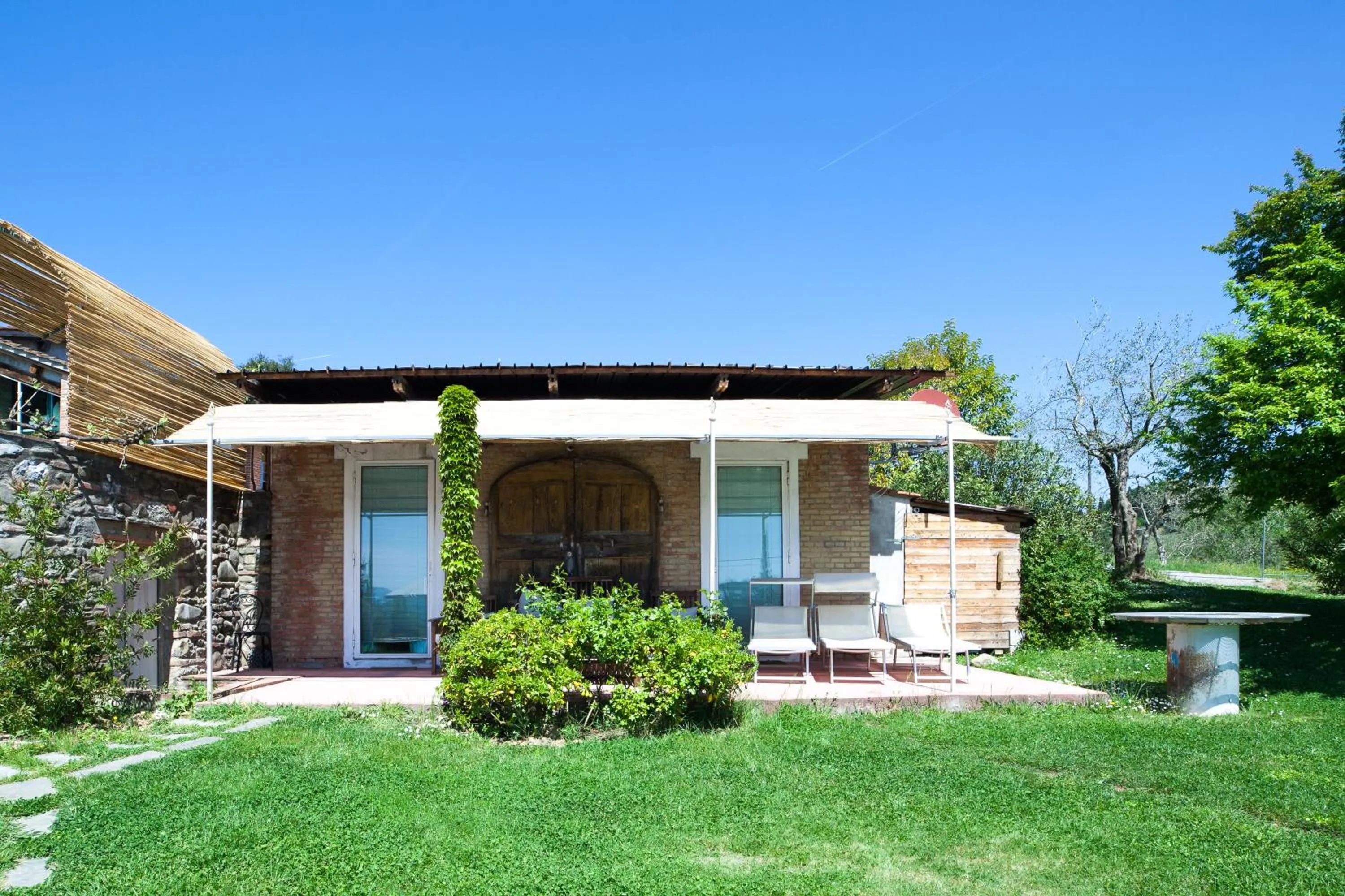 Facade/entrance in Relais Del Lago