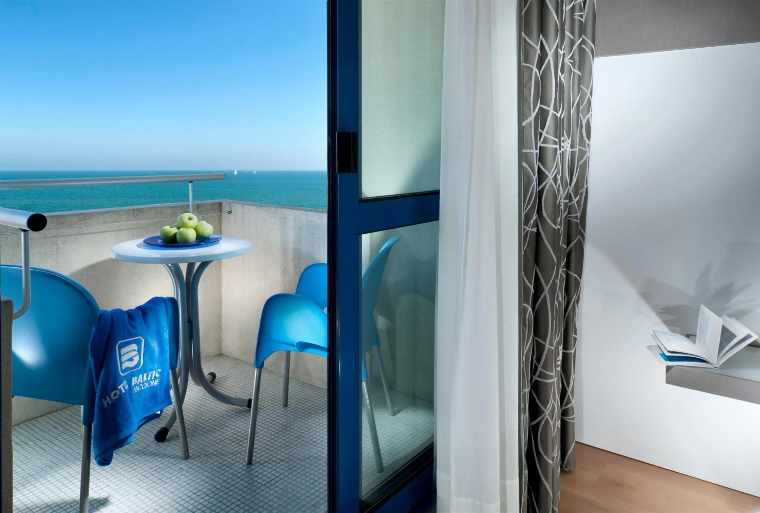 Patio, Bed in Hotel Baltic Riccione-Fronte Mare