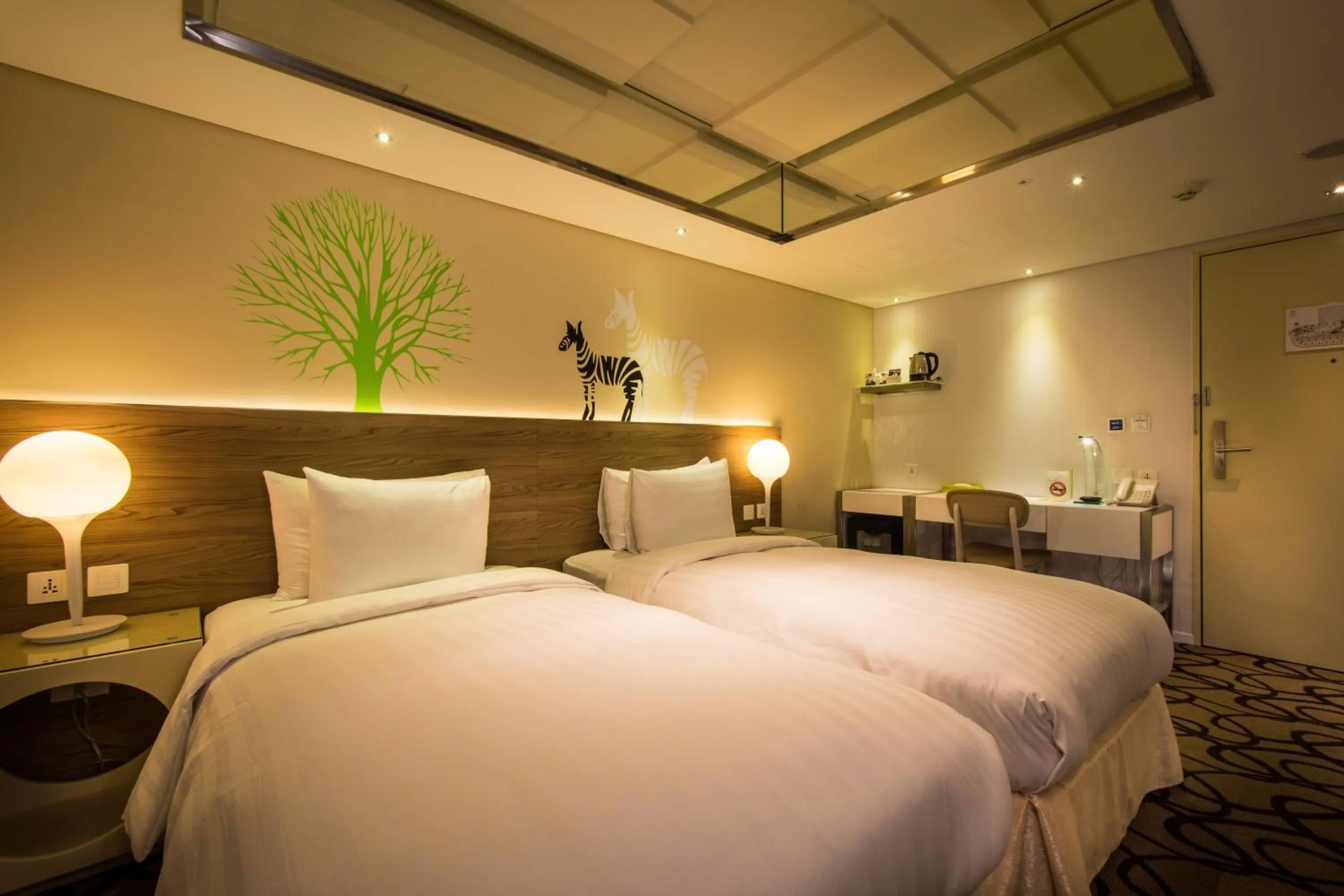 On site, Bed in Green World Hotel - Zhonghua