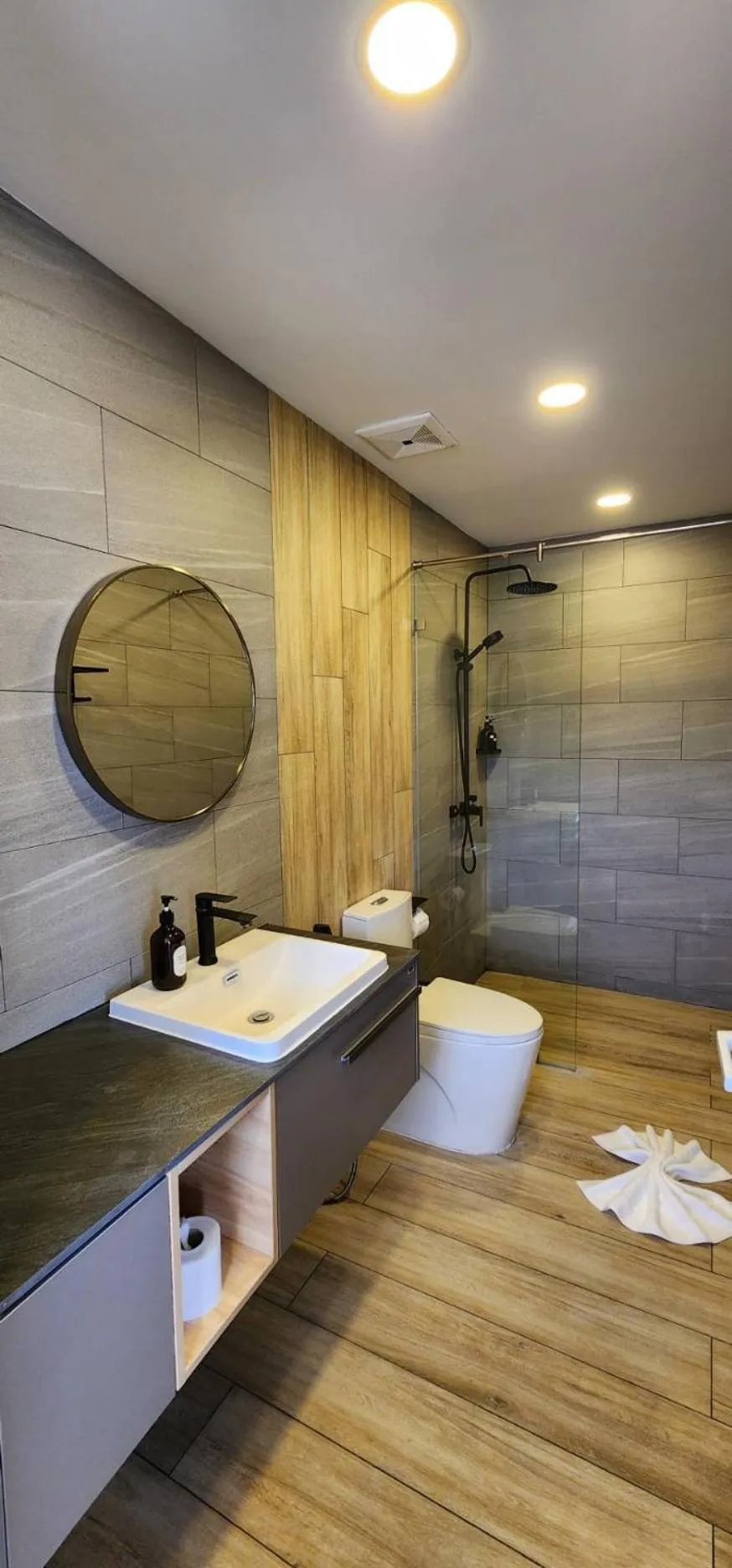 Shower in Lenny's Koh Samui