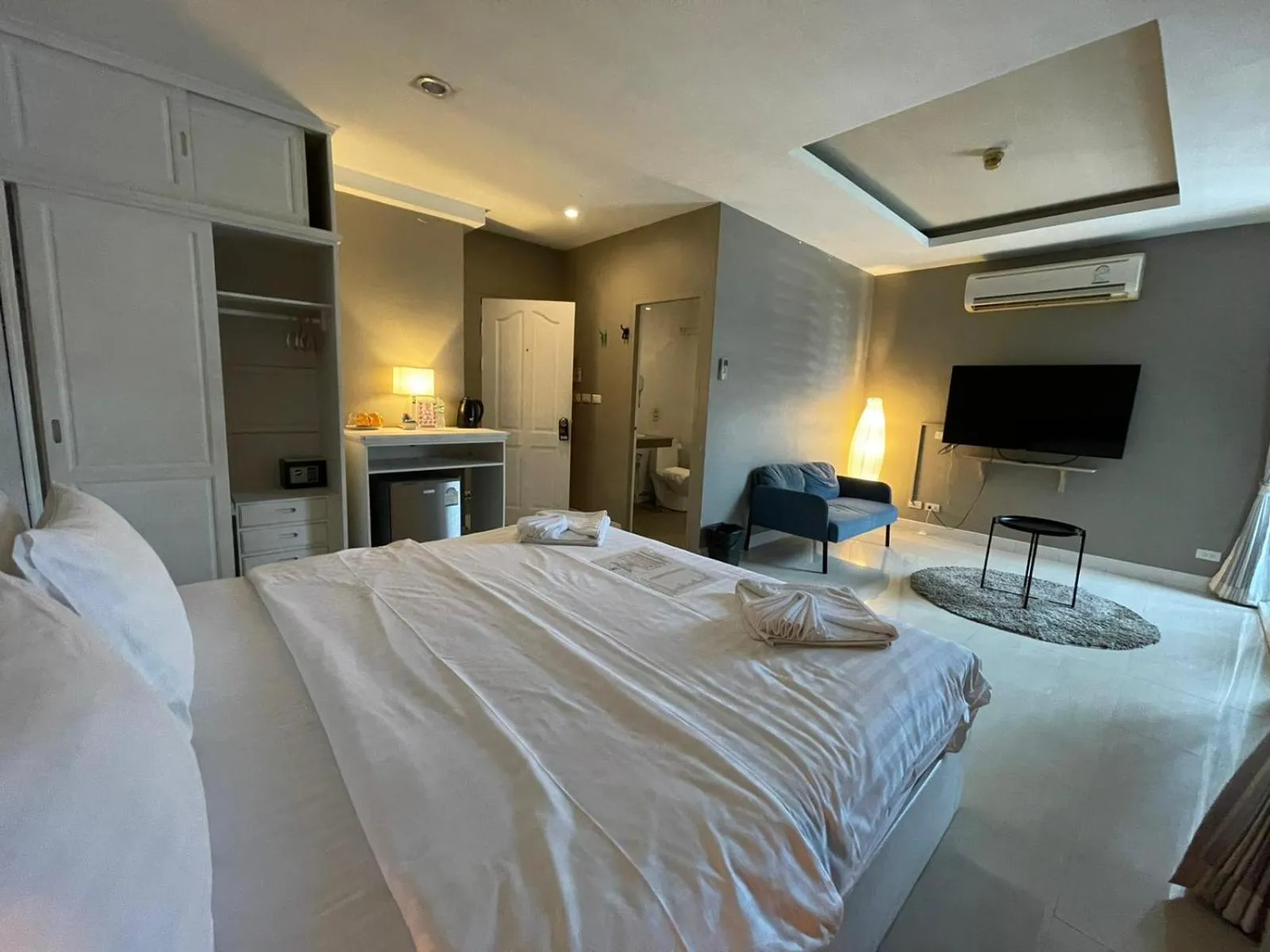 Bed in Lenny's Koh Samui