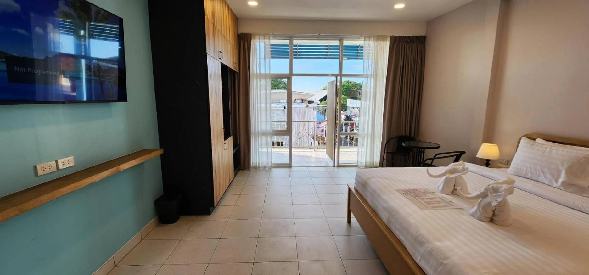 Bed in Lenny's Koh Samui