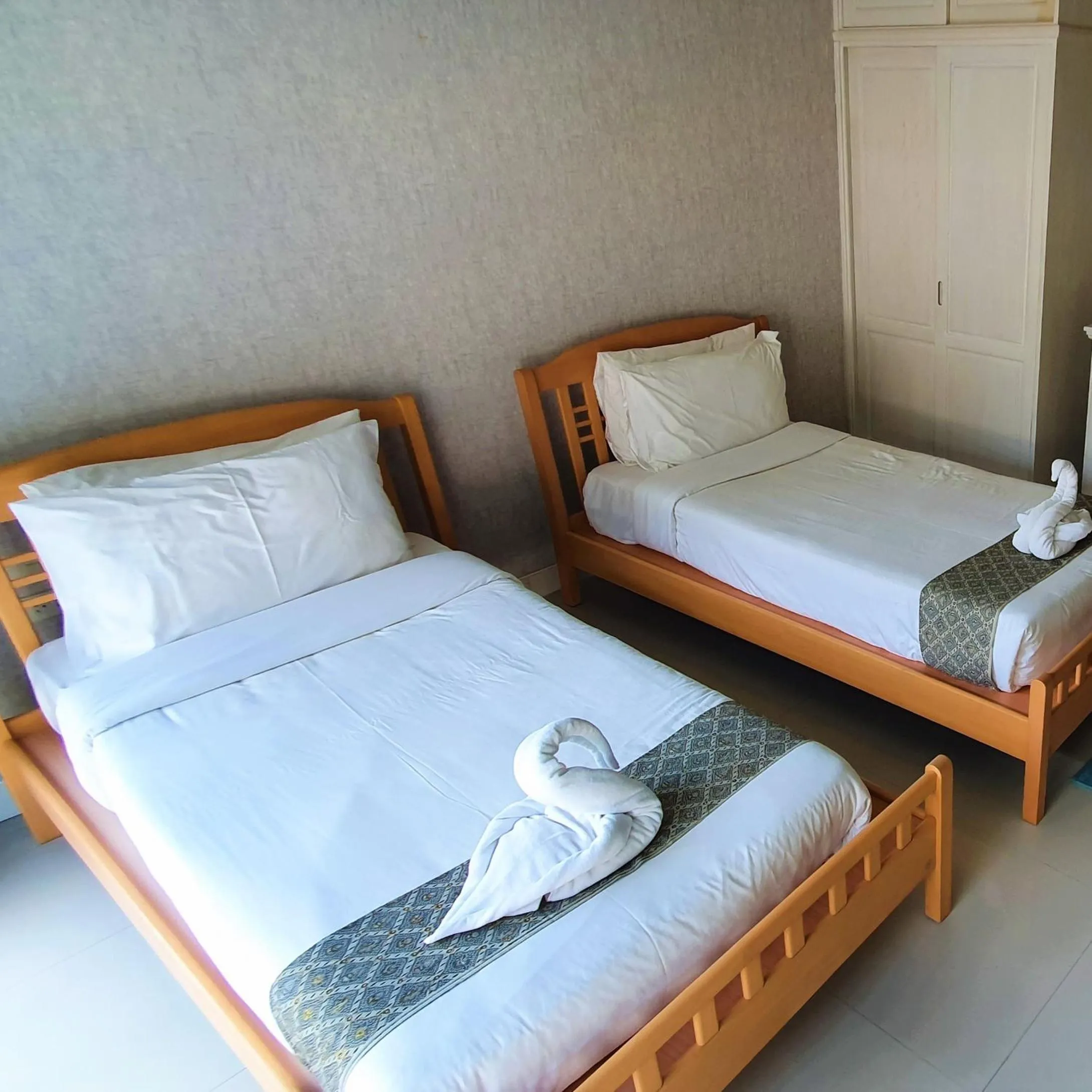 Bedroom, Bed in Lenny's Koh Samui