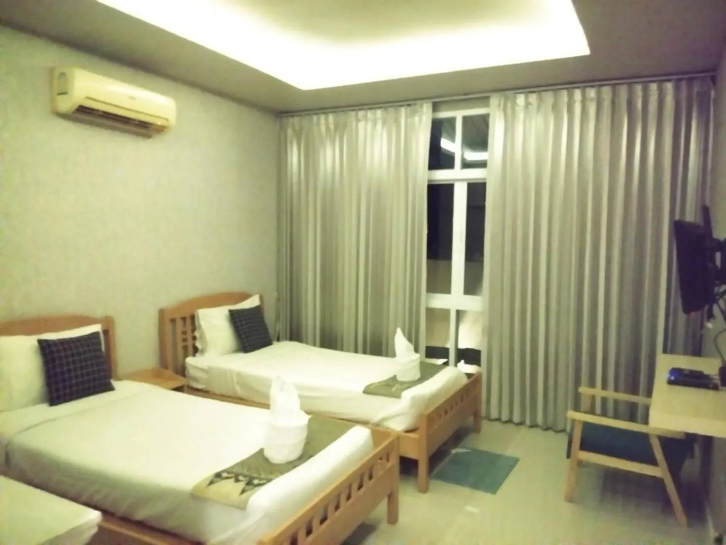 Bed in Lenny's Koh Samui