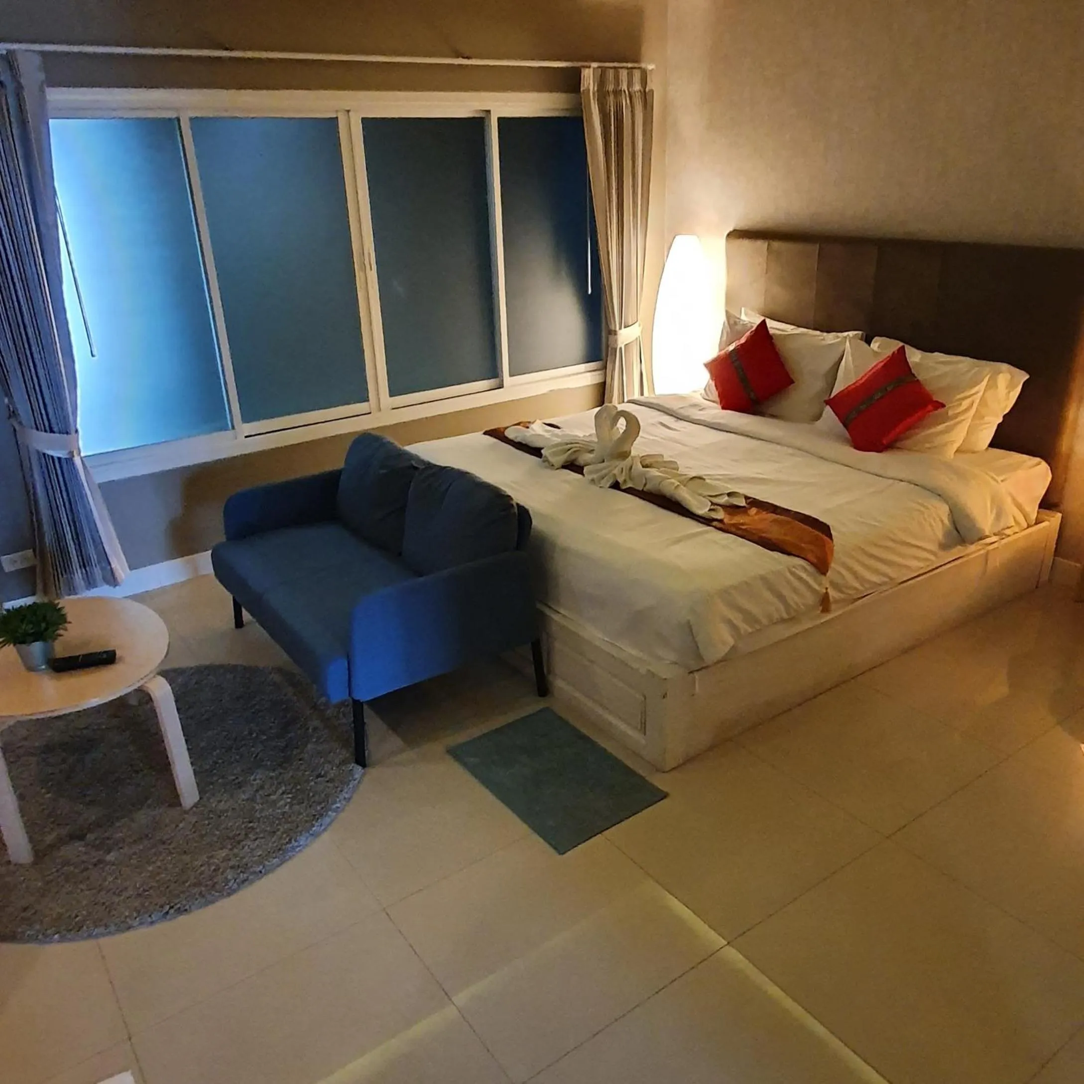 Bedroom, Bed in Lenny's Koh Samui