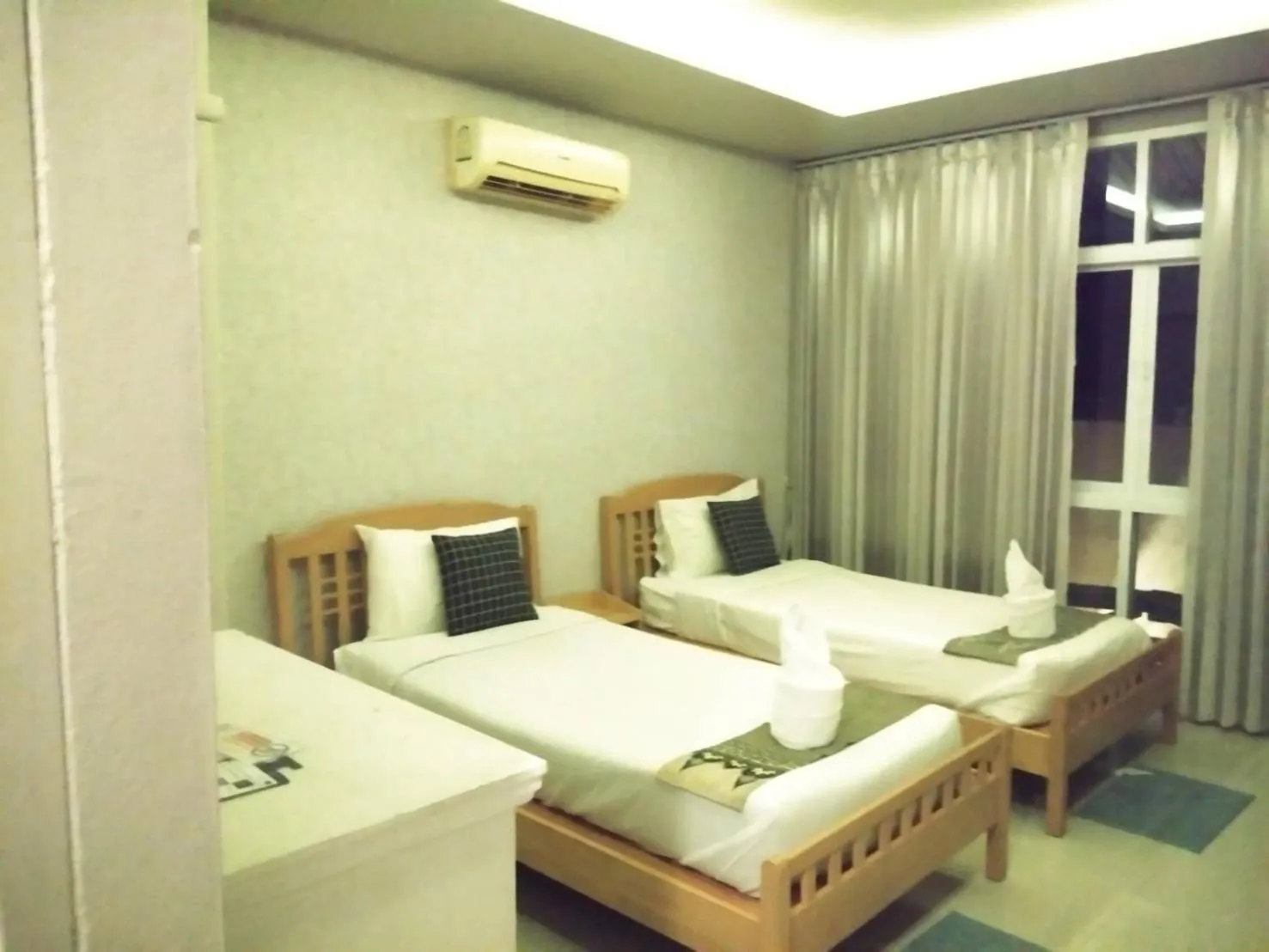 air conditioner, Bed in Lenny's Koh Samui