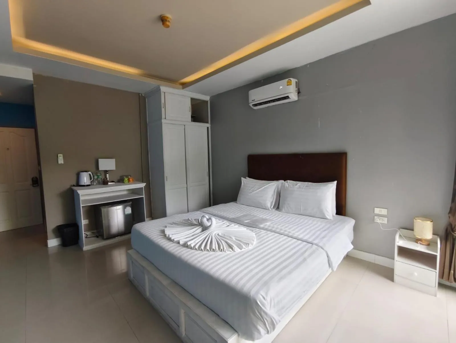 Bed in Lenny's Koh Samui