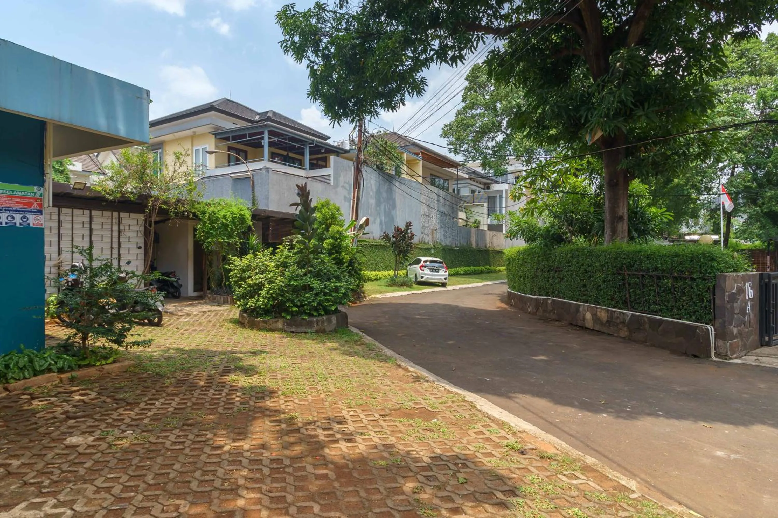 Neighbourhood in RedDoorz Plus near Kemang Raya