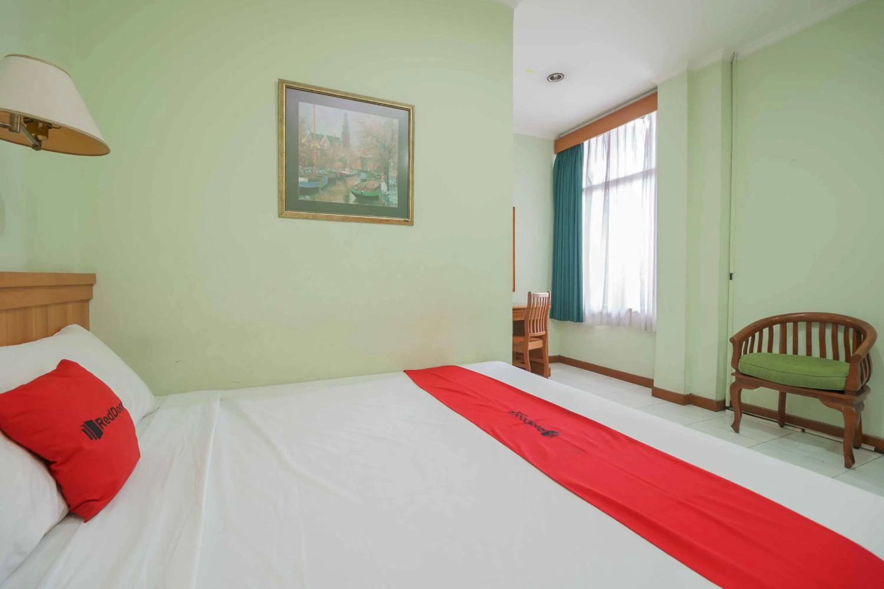 Bedroom, Bed in RedDoorz Plus near Kemang Raya