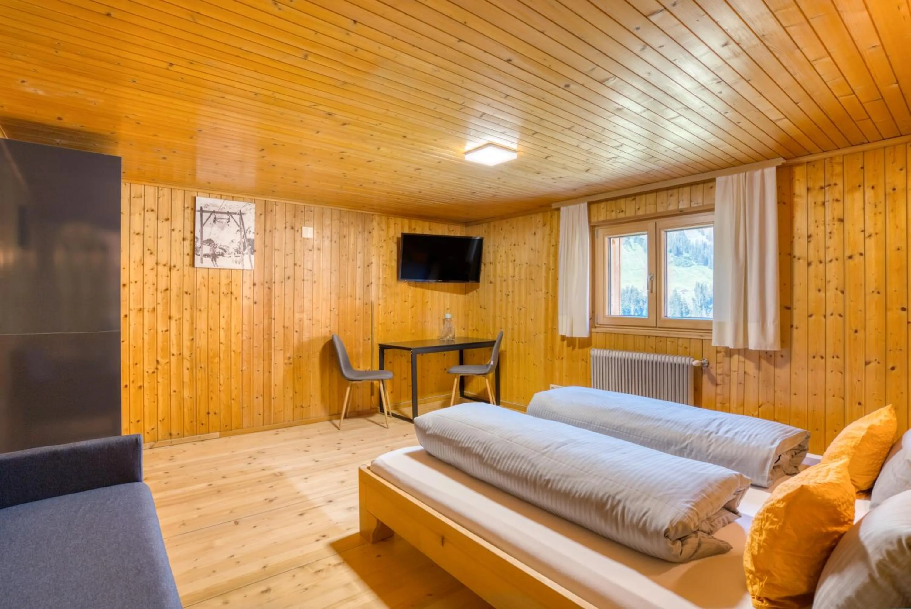 Photo of the whole room in HUS24