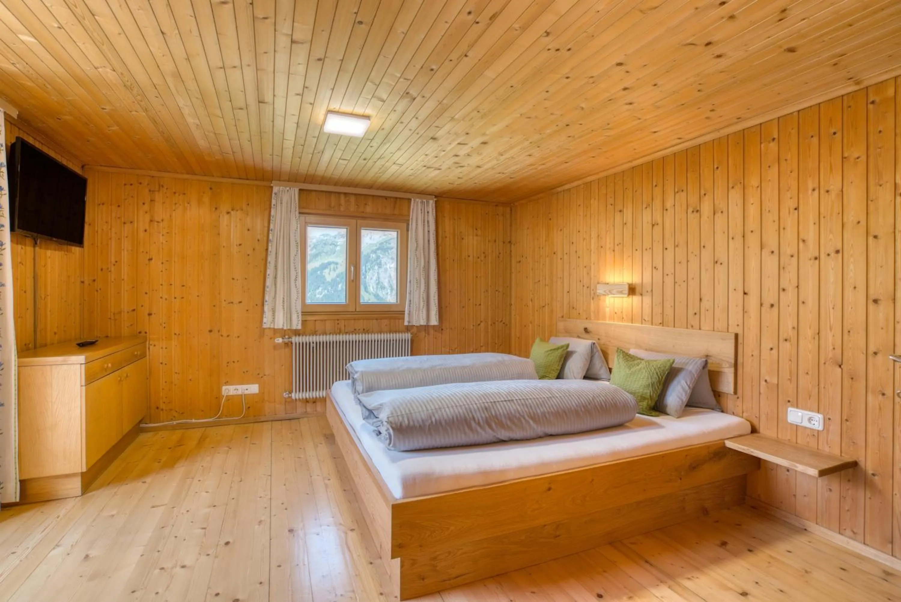 Photo of the whole room in HUS24