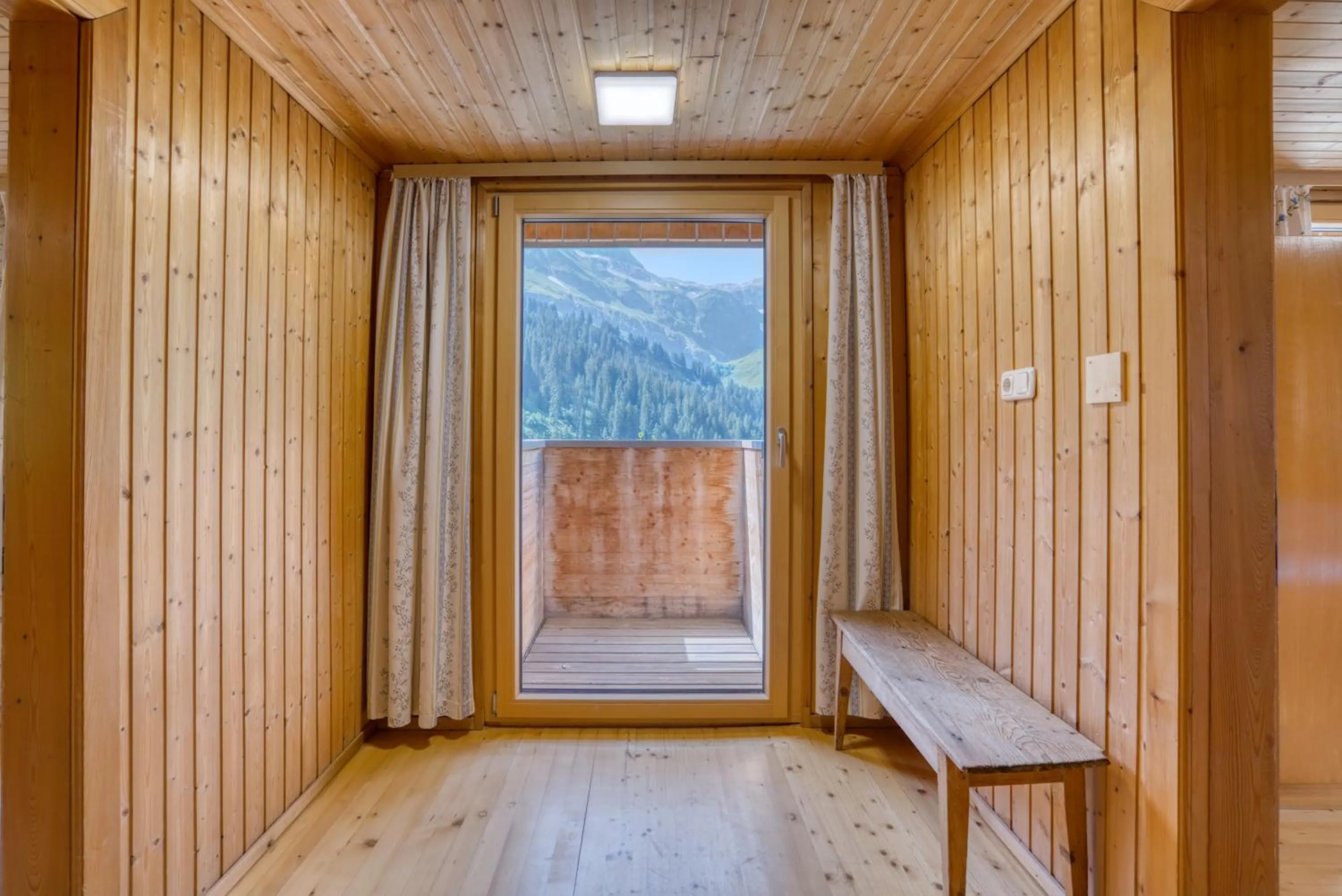 Mountain view in HUS24