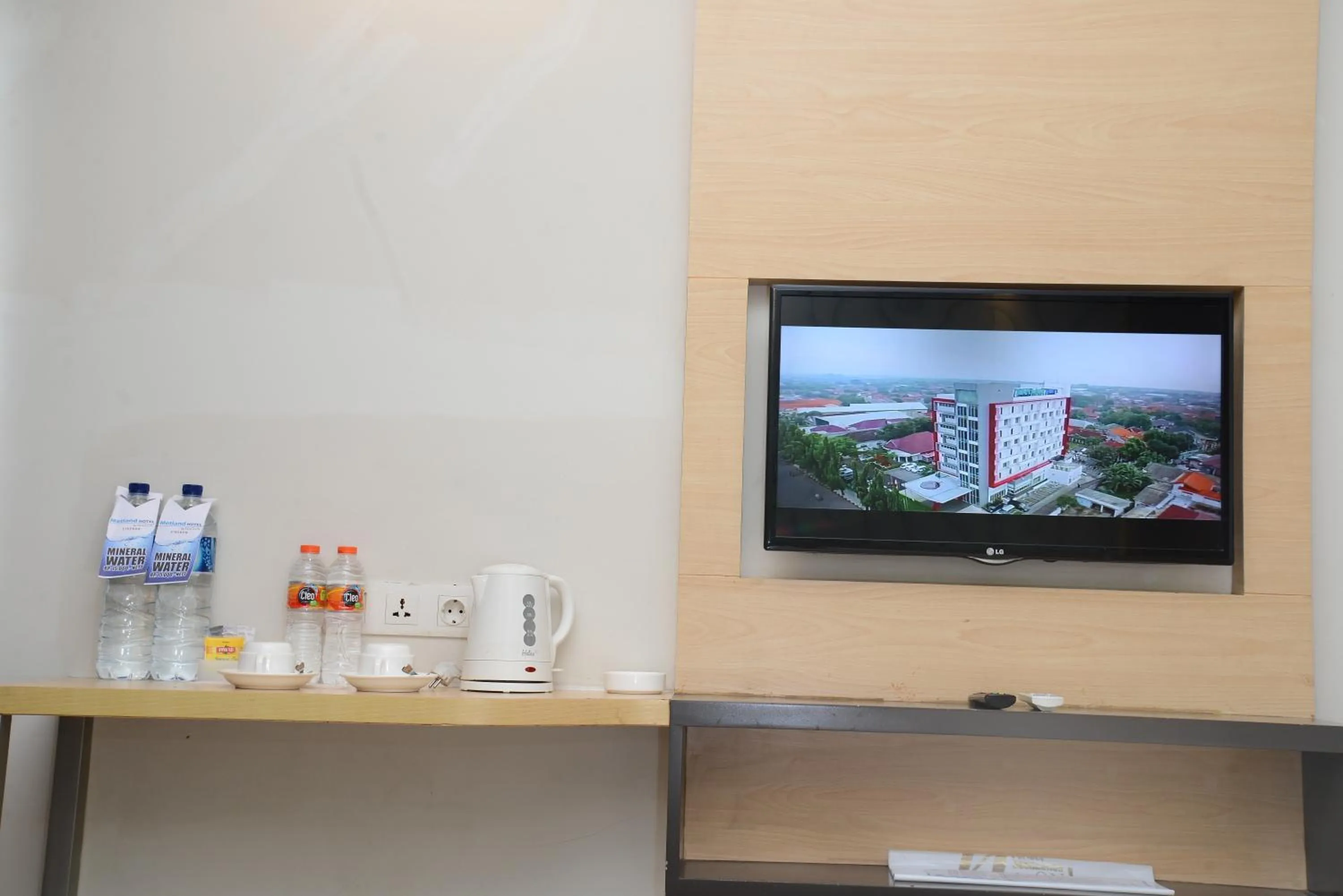 TV and multimedia in Metland Hotel Cirebon