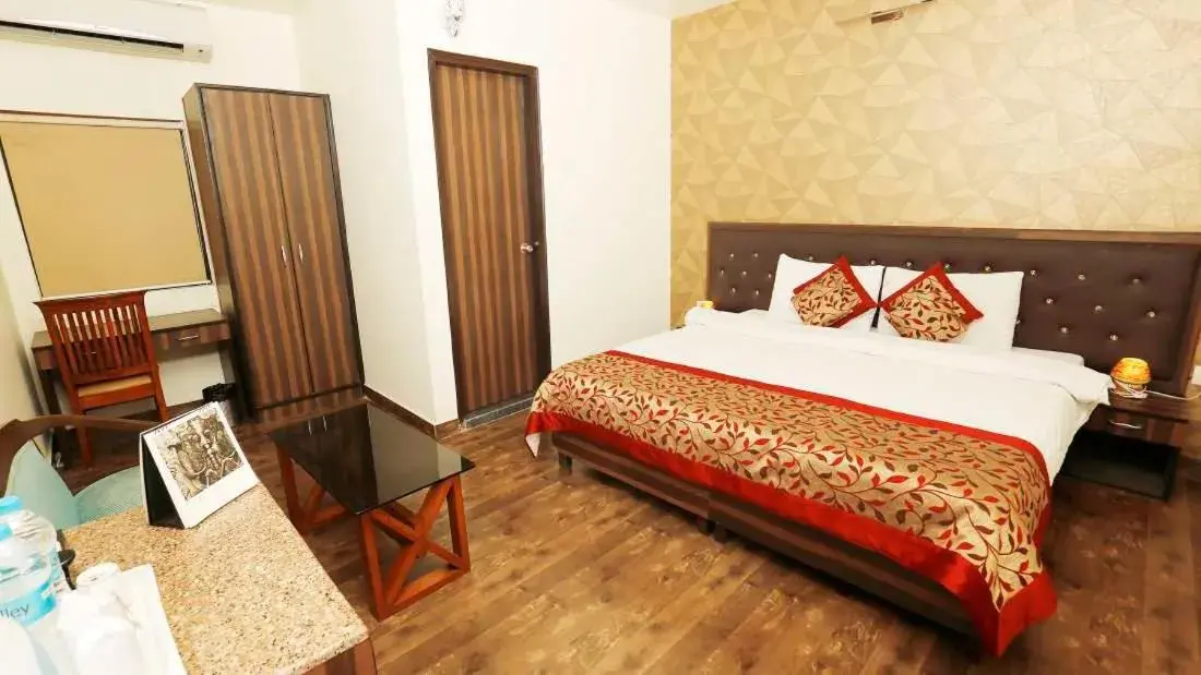 Superior Double or Twin Room in Pals Inn Superior Double or Twin Room in Pals Inn