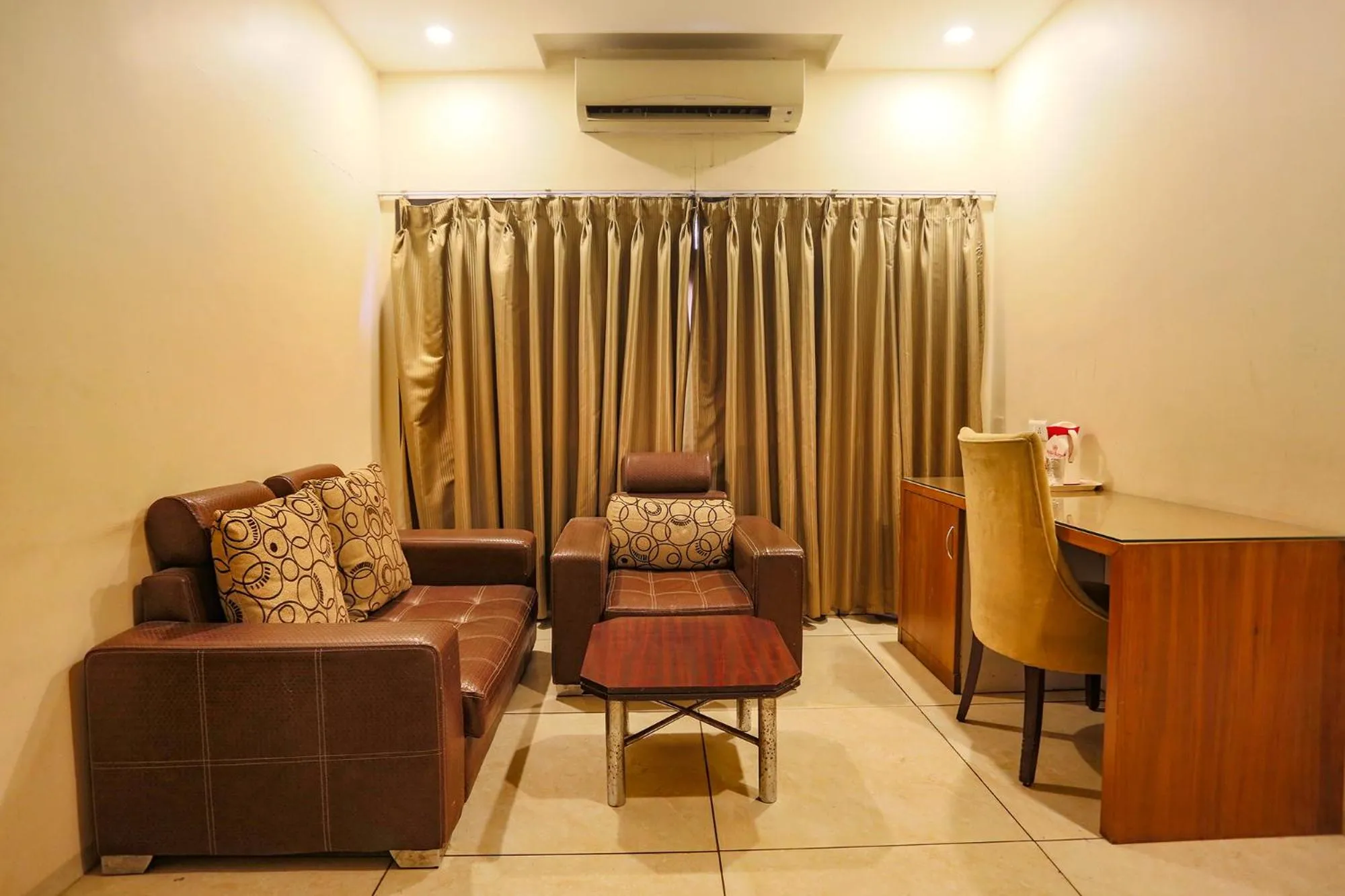 Living room in FabHotel Surya