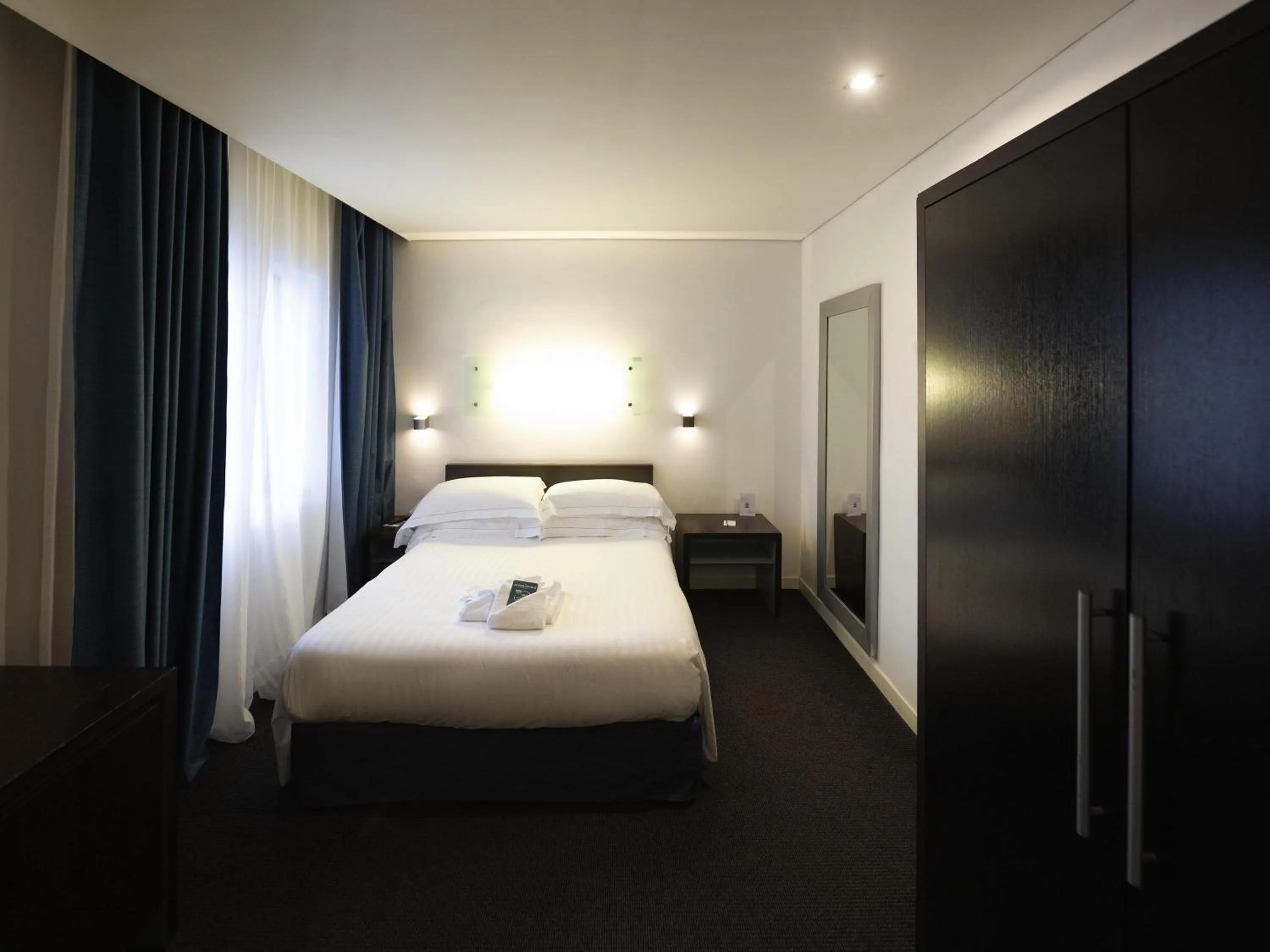 Bedroom, Bed in Mercure Palermo Centro