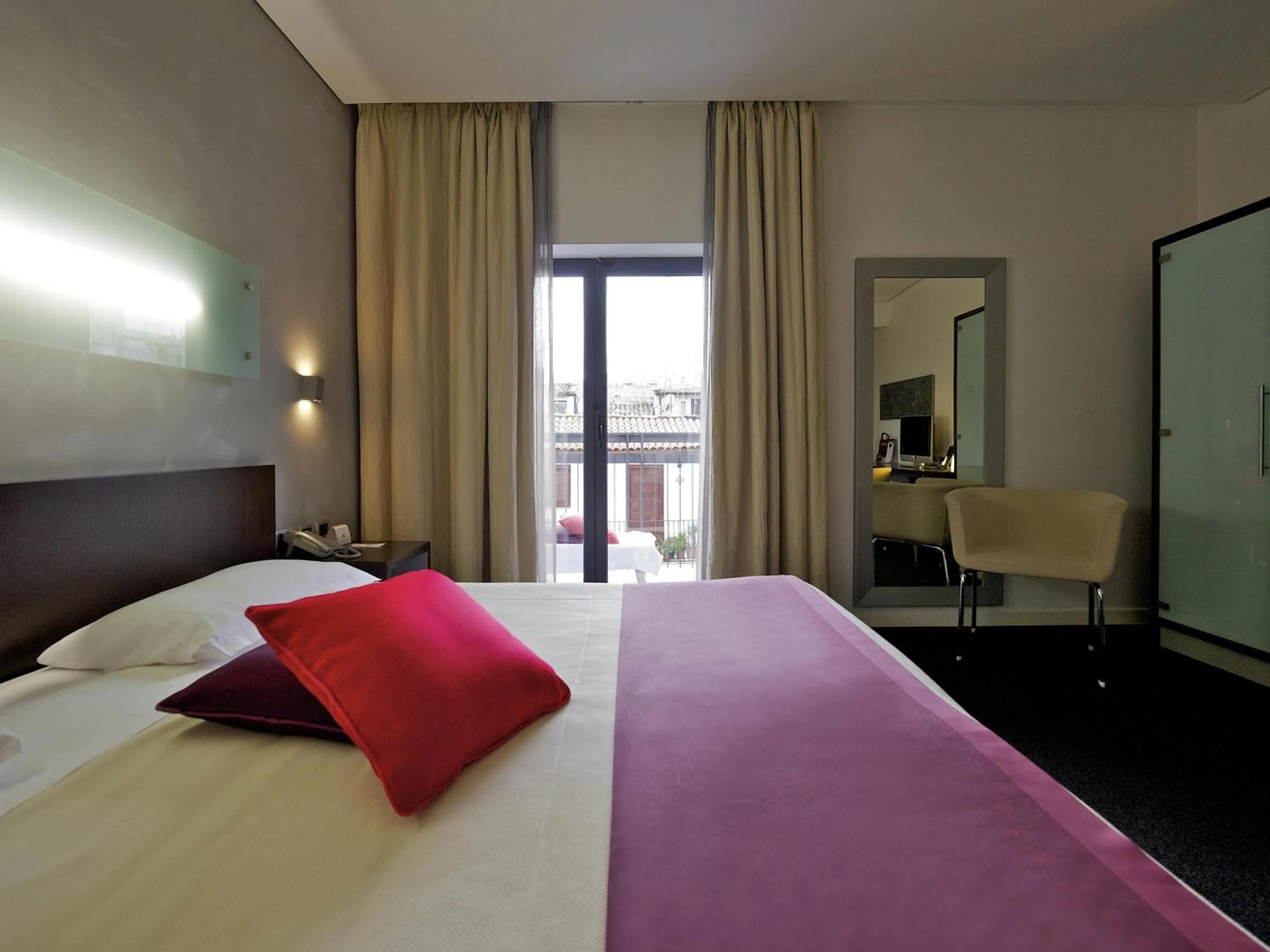 Bedroom, Bed in Mercure Palermo Centro