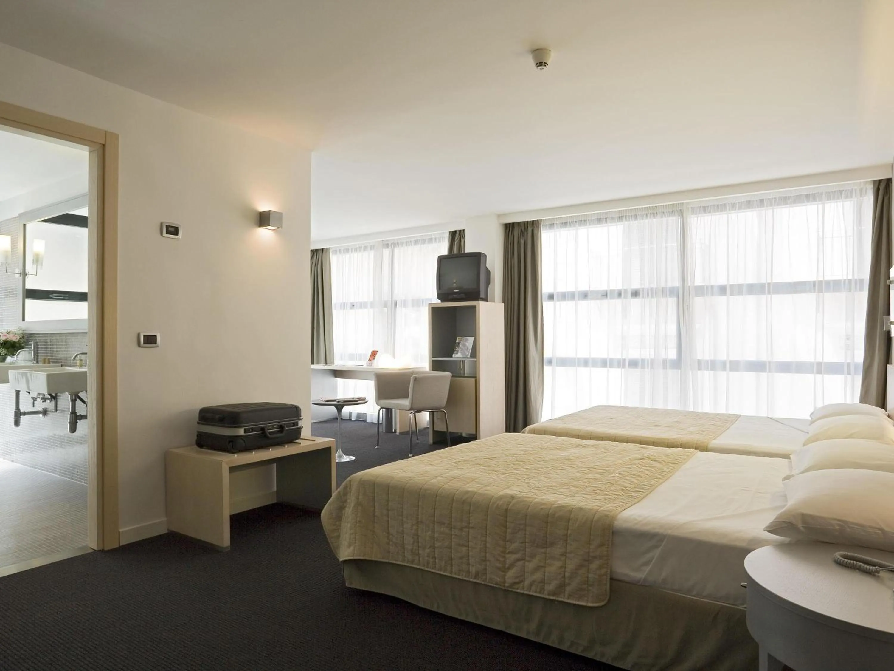 Bedroom, Bed in Mercure Palermo Centro